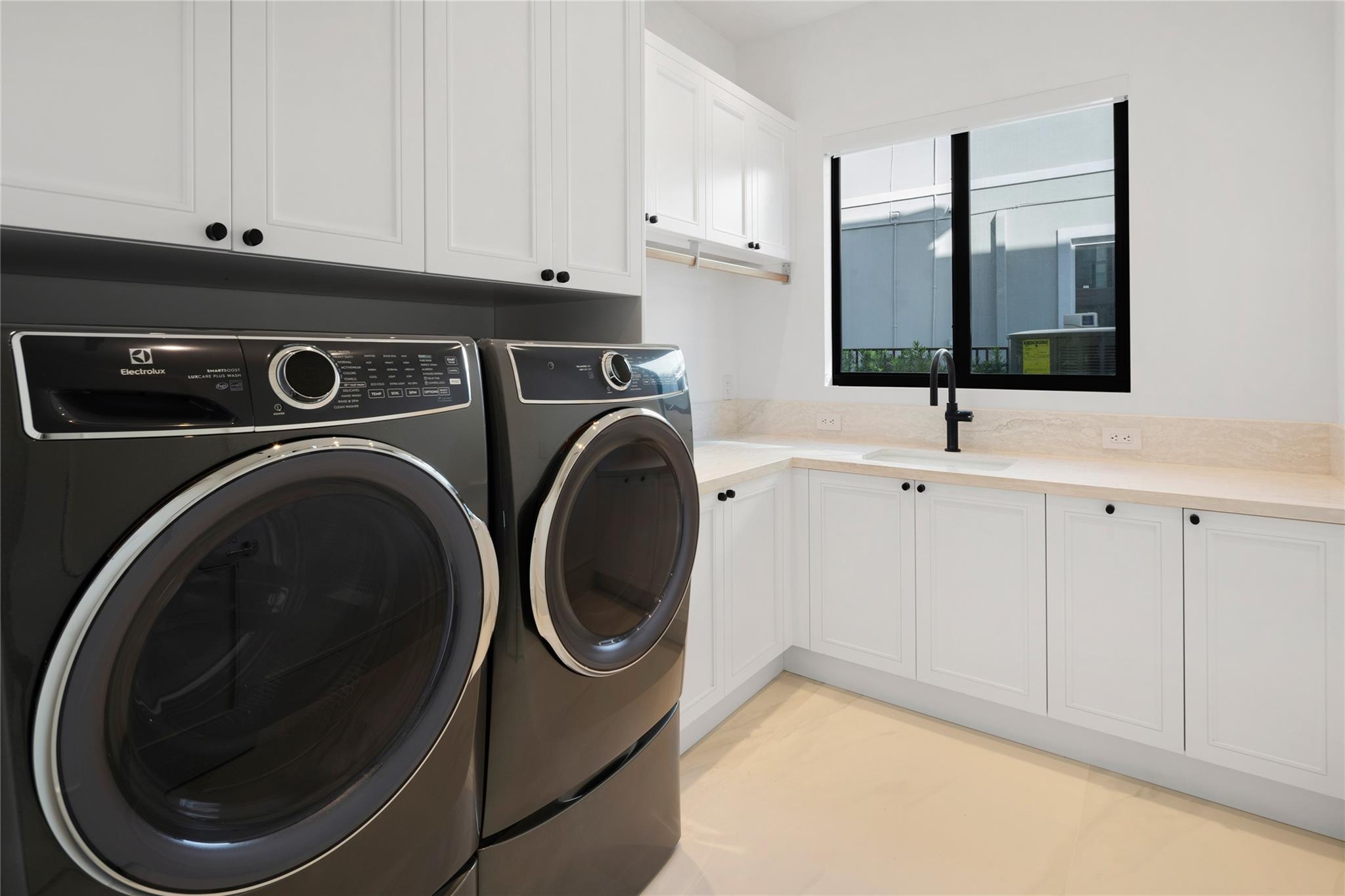 2519 Aqua Vista Blvd