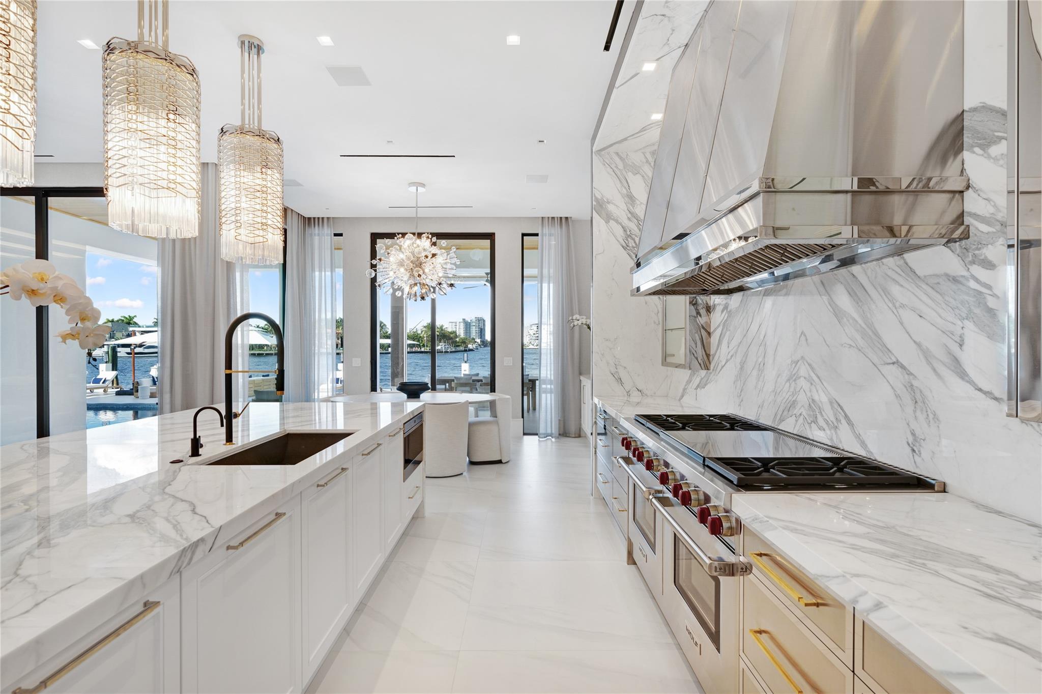 2519 Aqua Vista Blvd