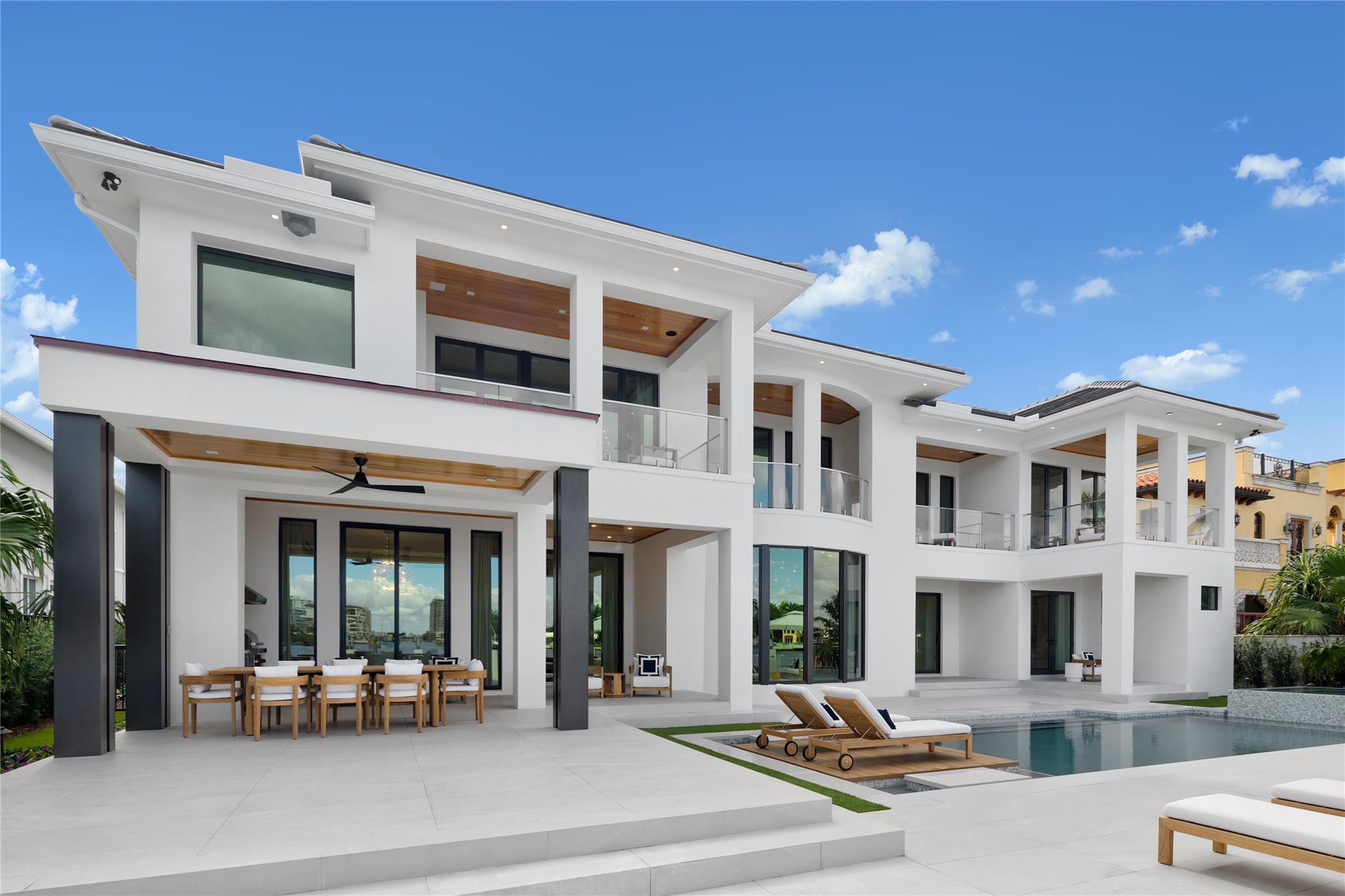 2519 Aqua Vista Blvd