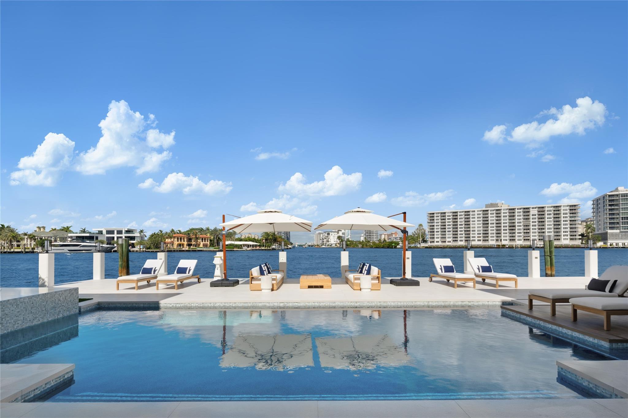 2519 Aqua Vista Blvd