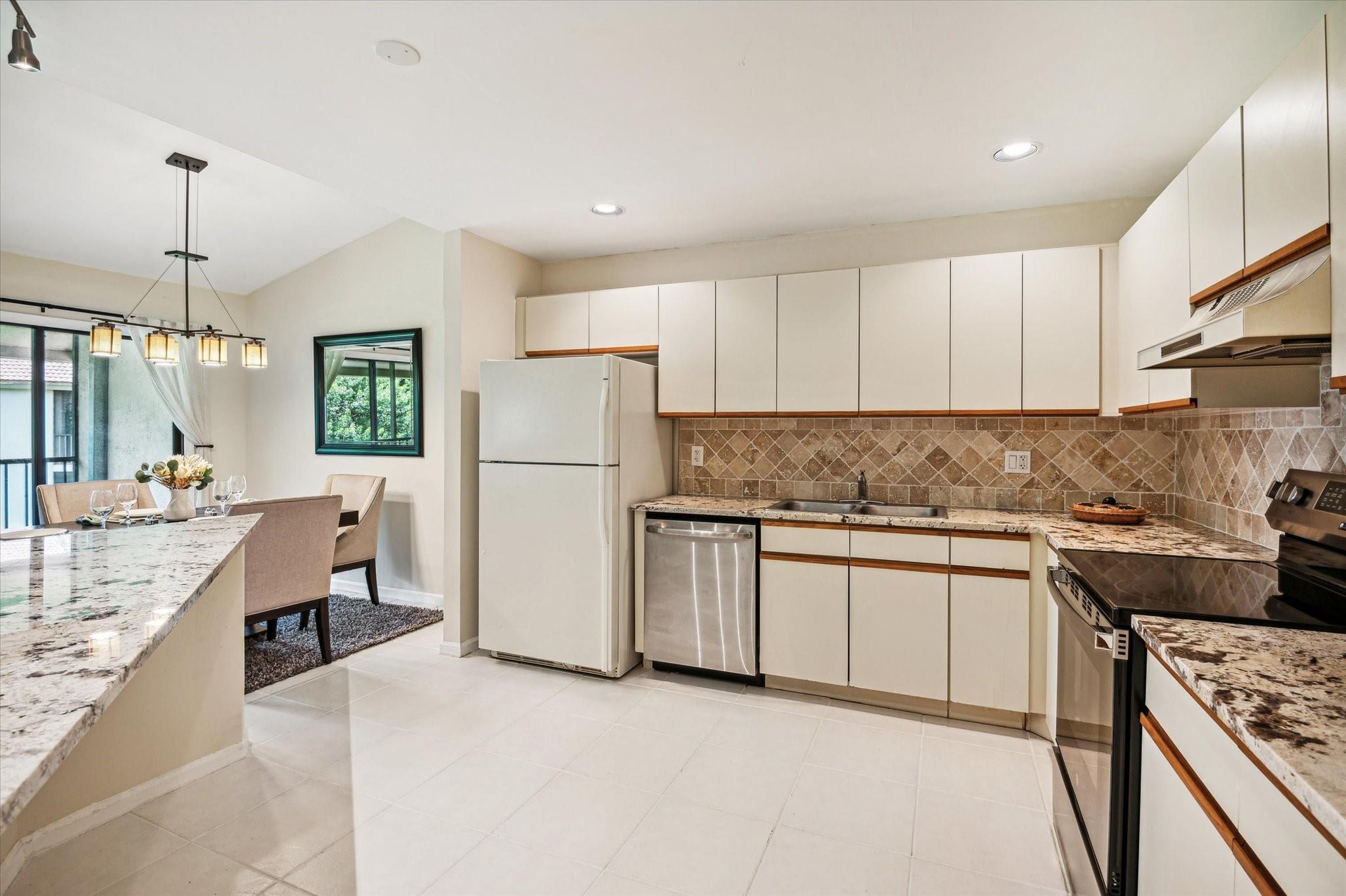 5750 Coach House Cir