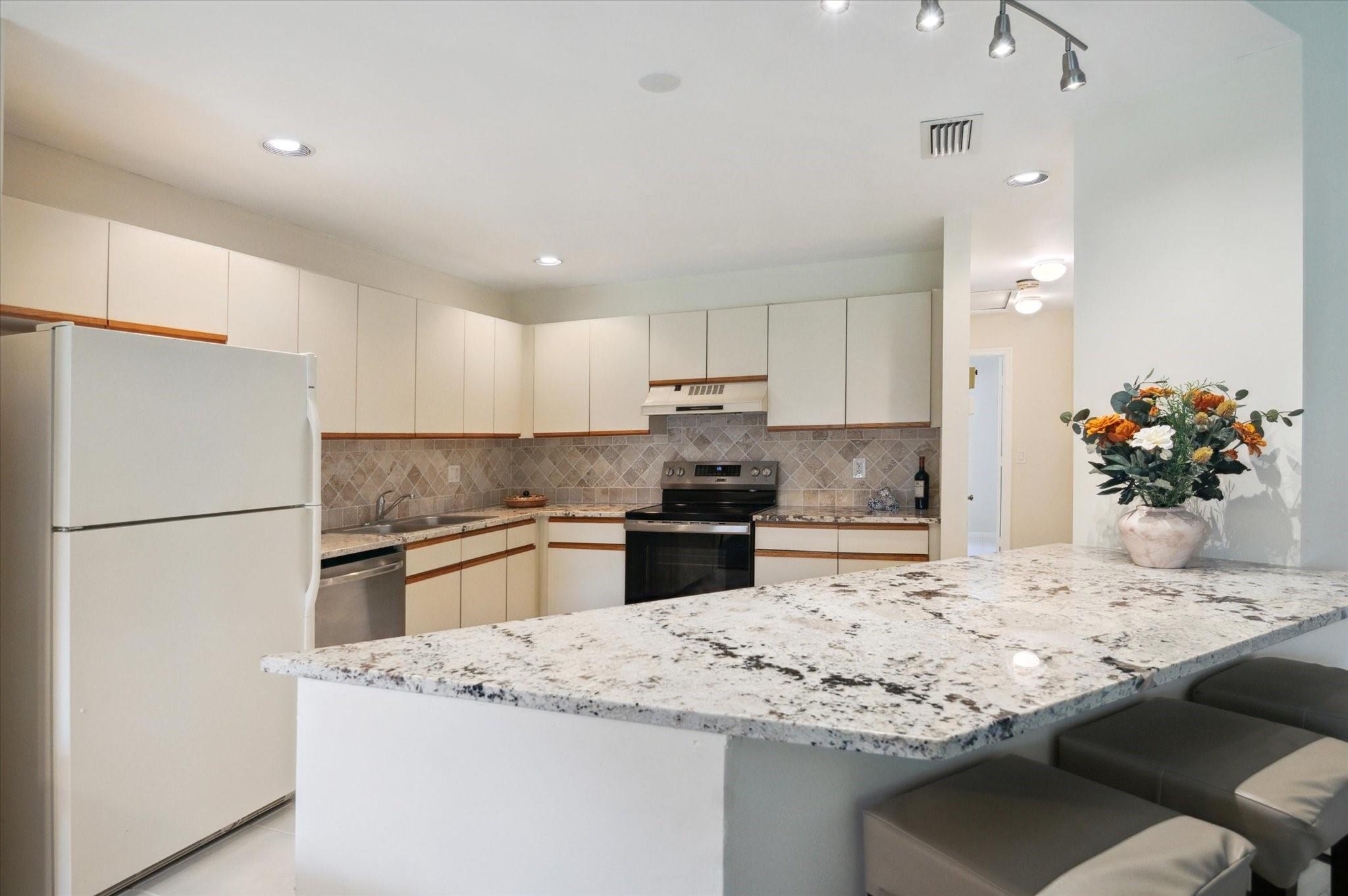 5750 Coach House Cir