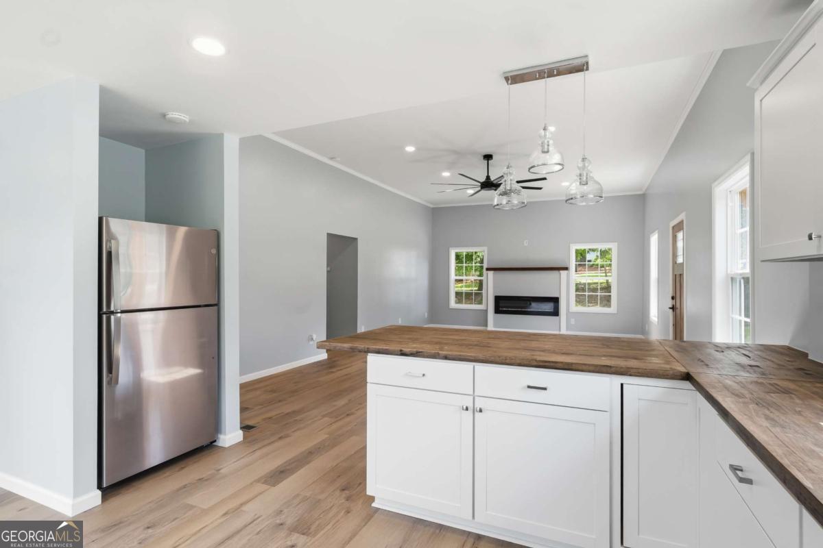 203 Main Street SE