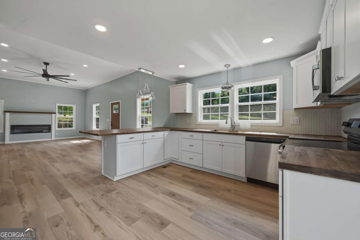 203 Main Street SE
