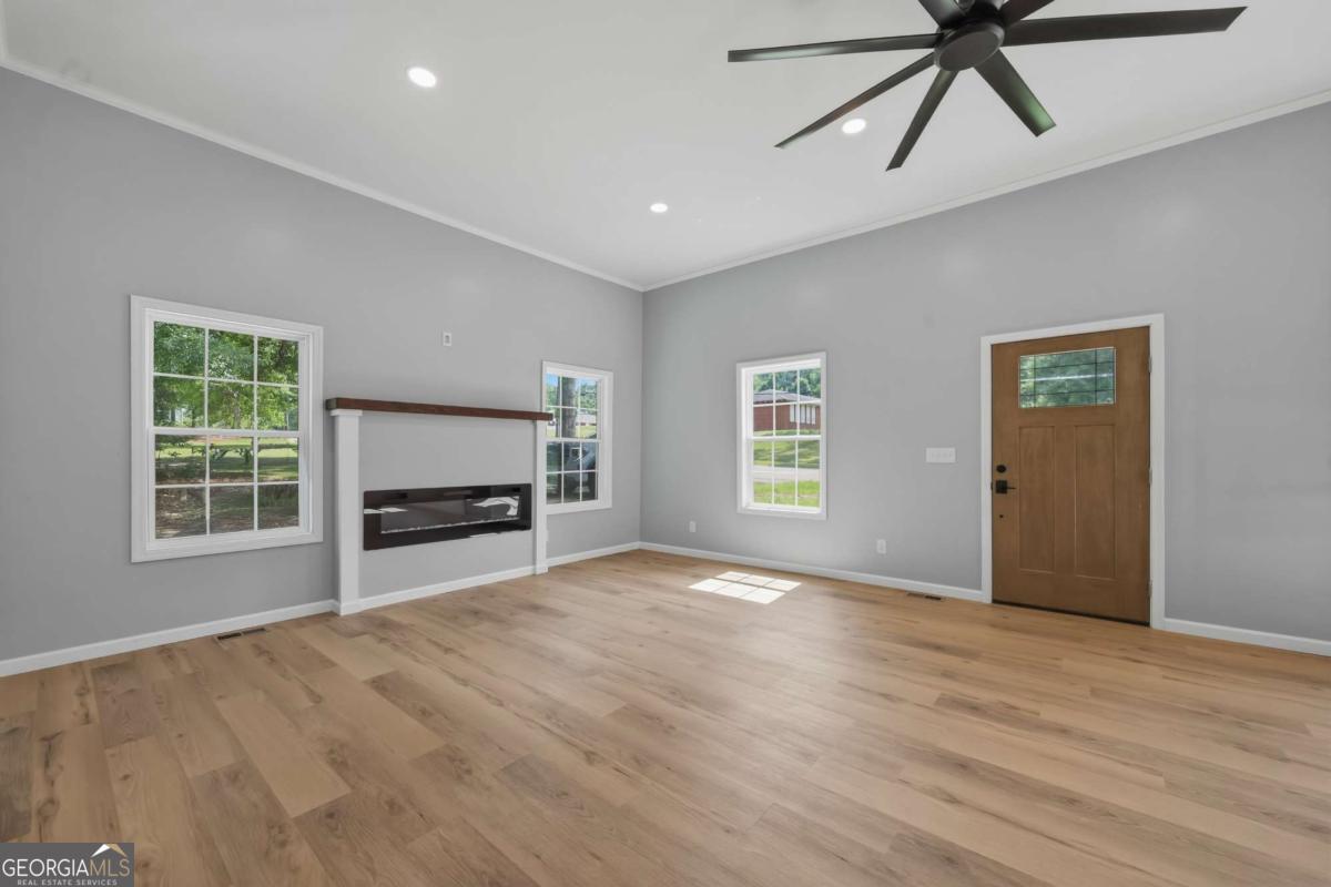 203 Main Street SE