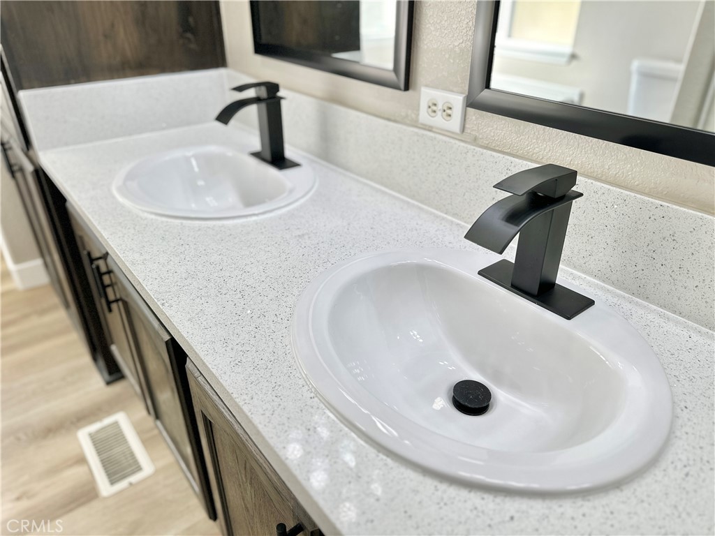 20843 Waalew Road C104