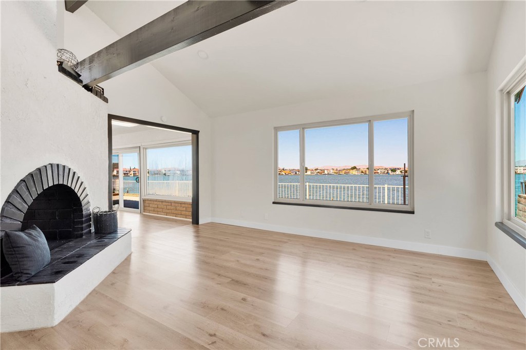 13835 Spring Valley