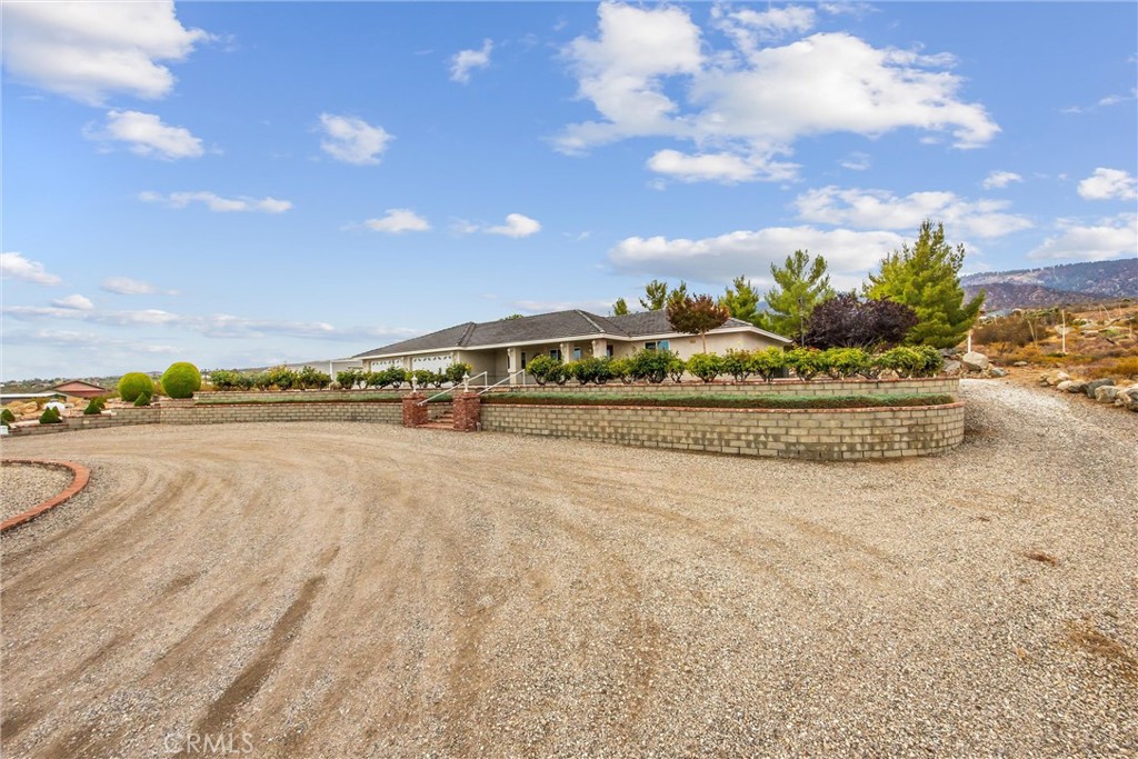 325 Canyon Road