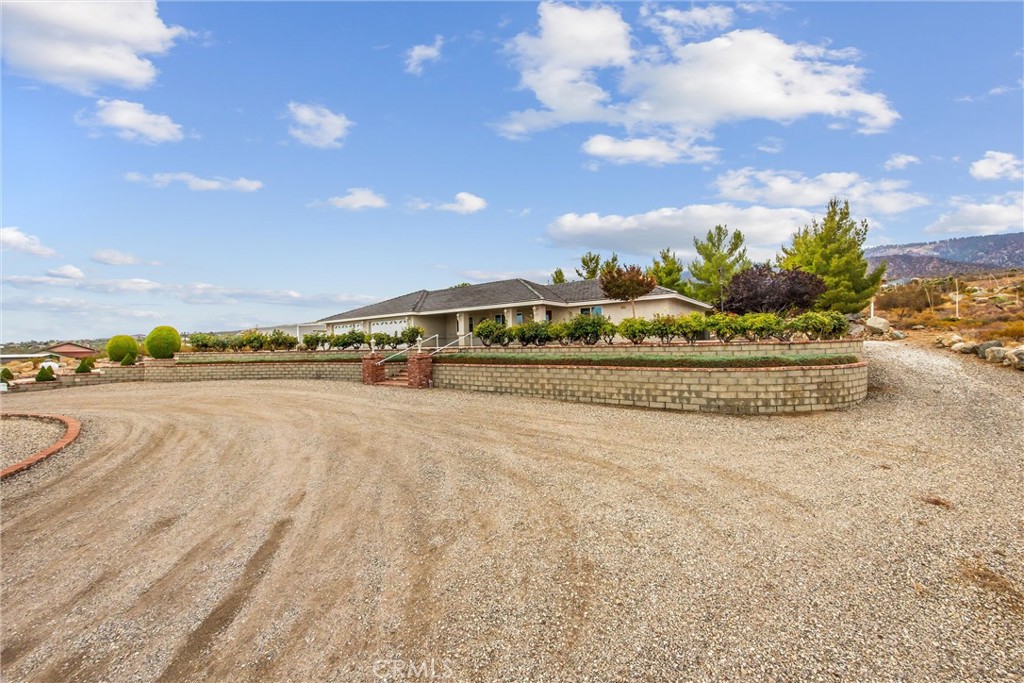 325 Canyon Road