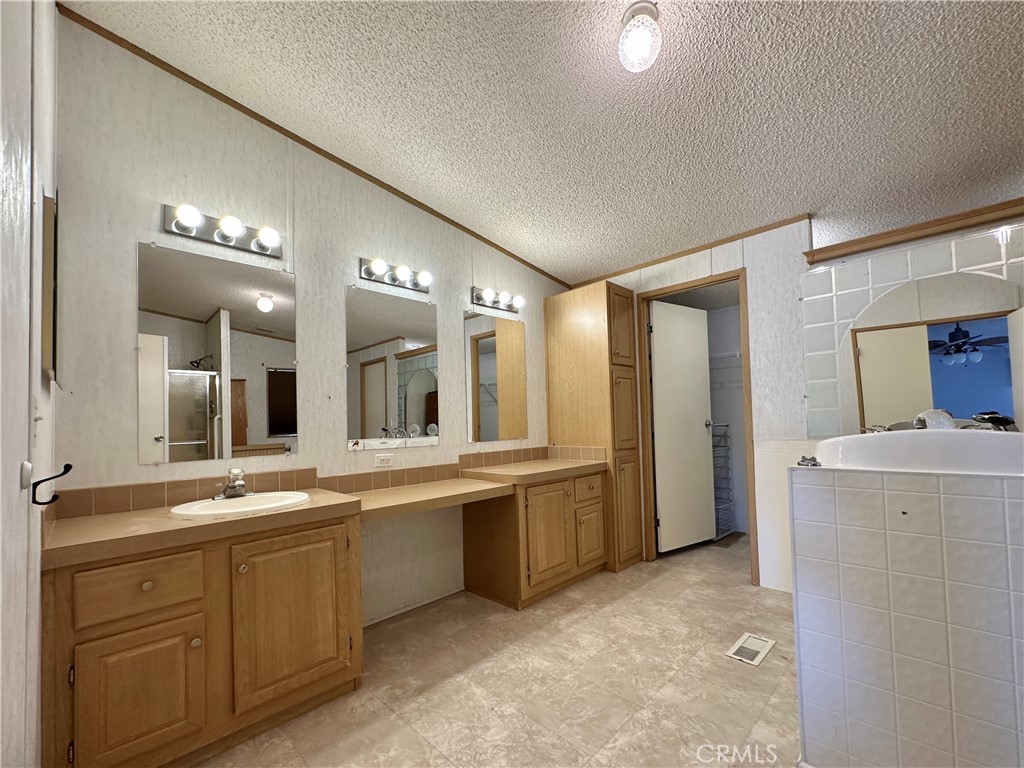 15960 Soft Tail Road