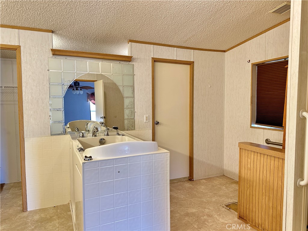 15960 Soft Tail Road