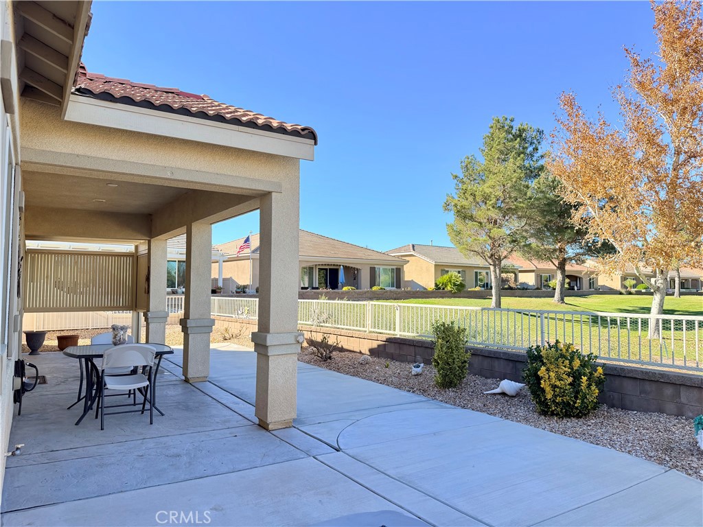 19422 Royal Oaks