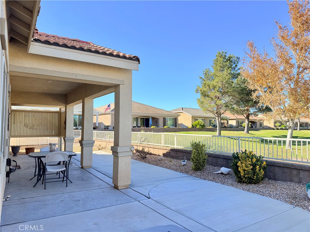 19422 Royal Oaks