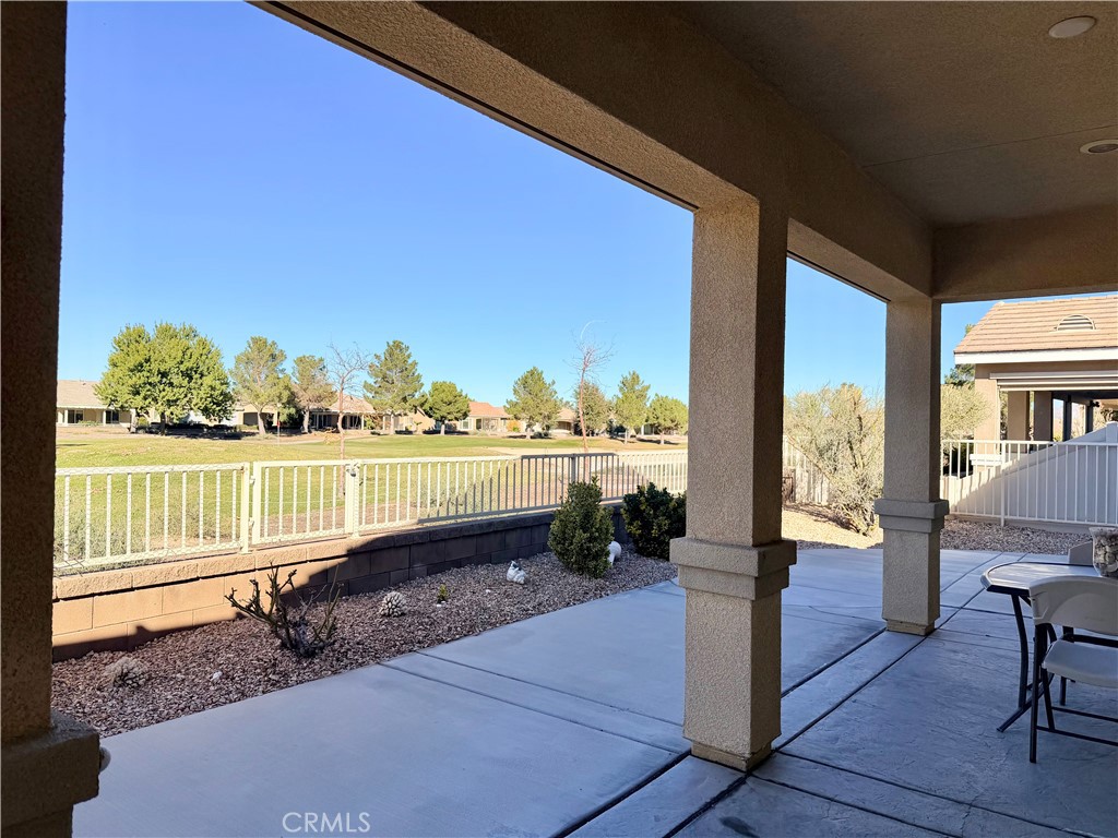 19422 Royal Oaks