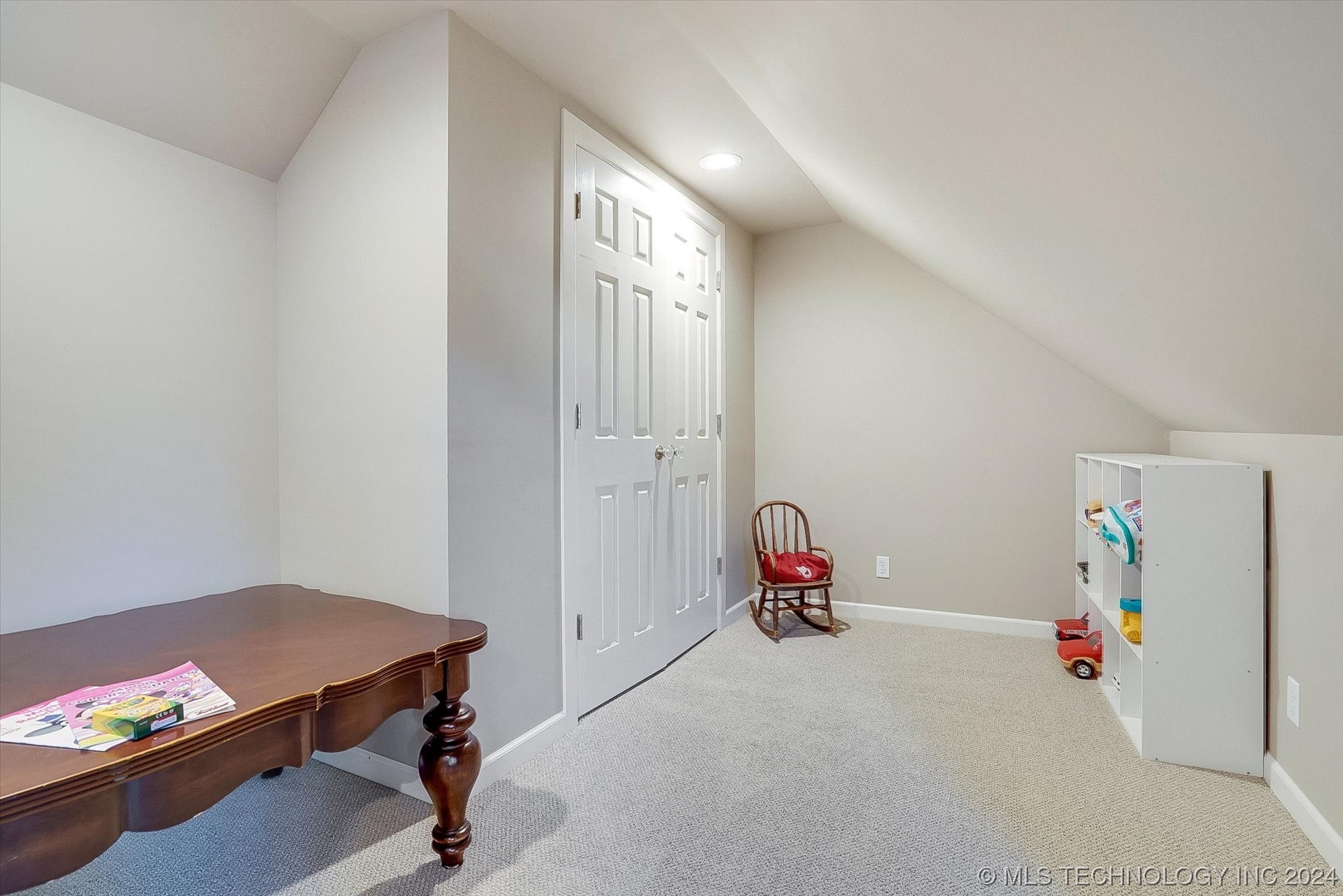 1253 E 27th Street