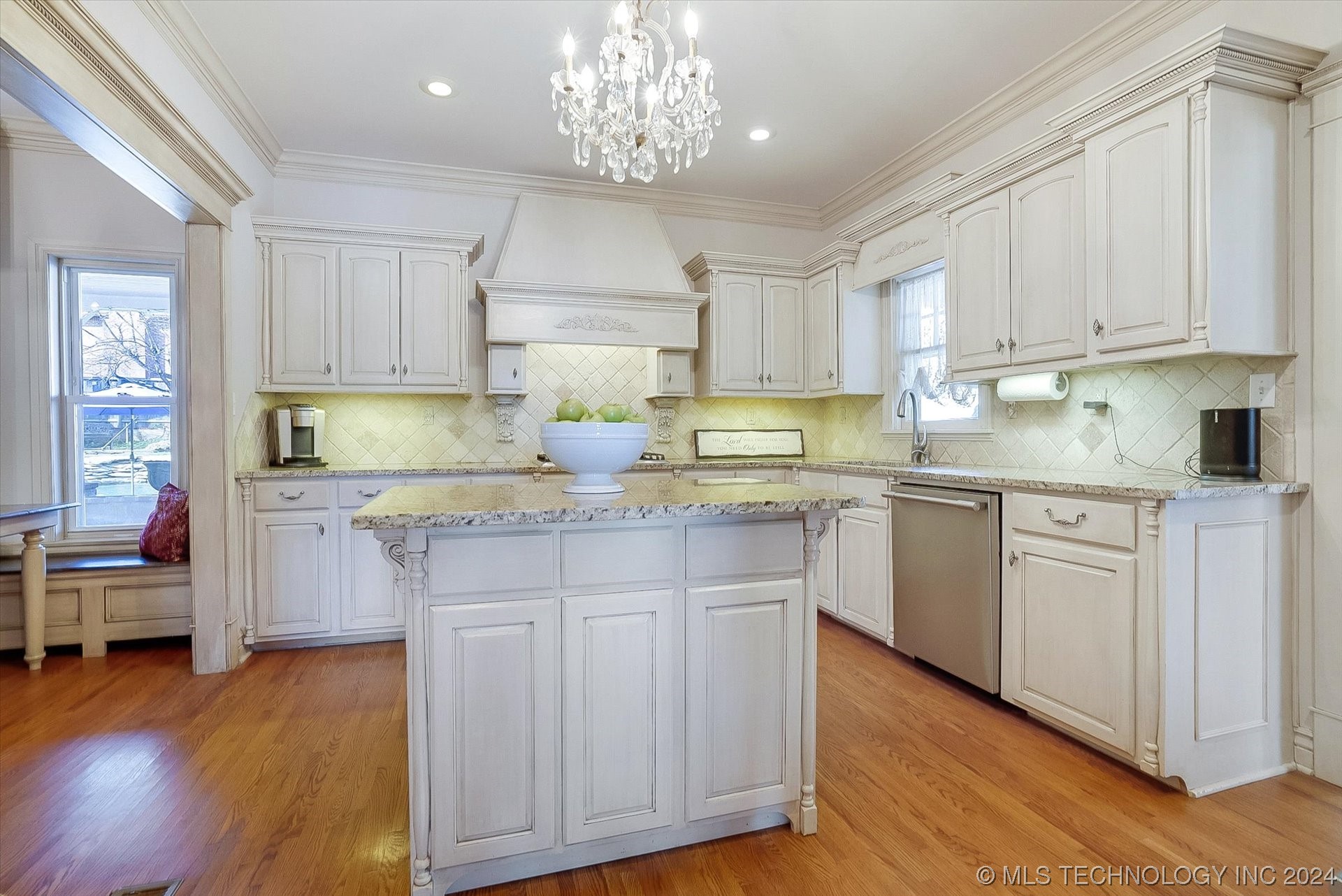 1253 E 27th Street