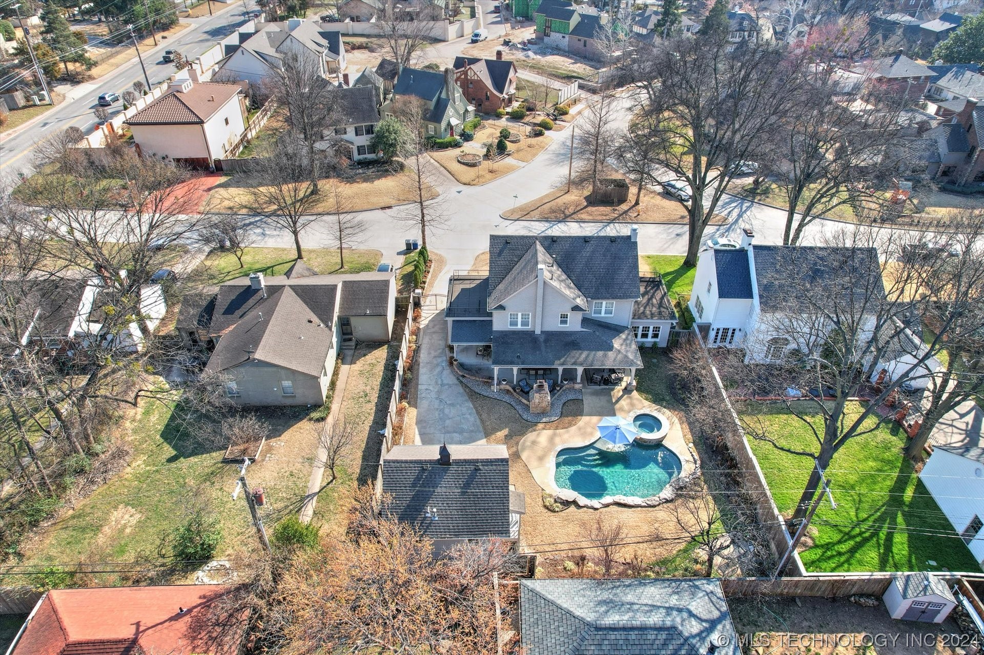 1253 E 27th Street