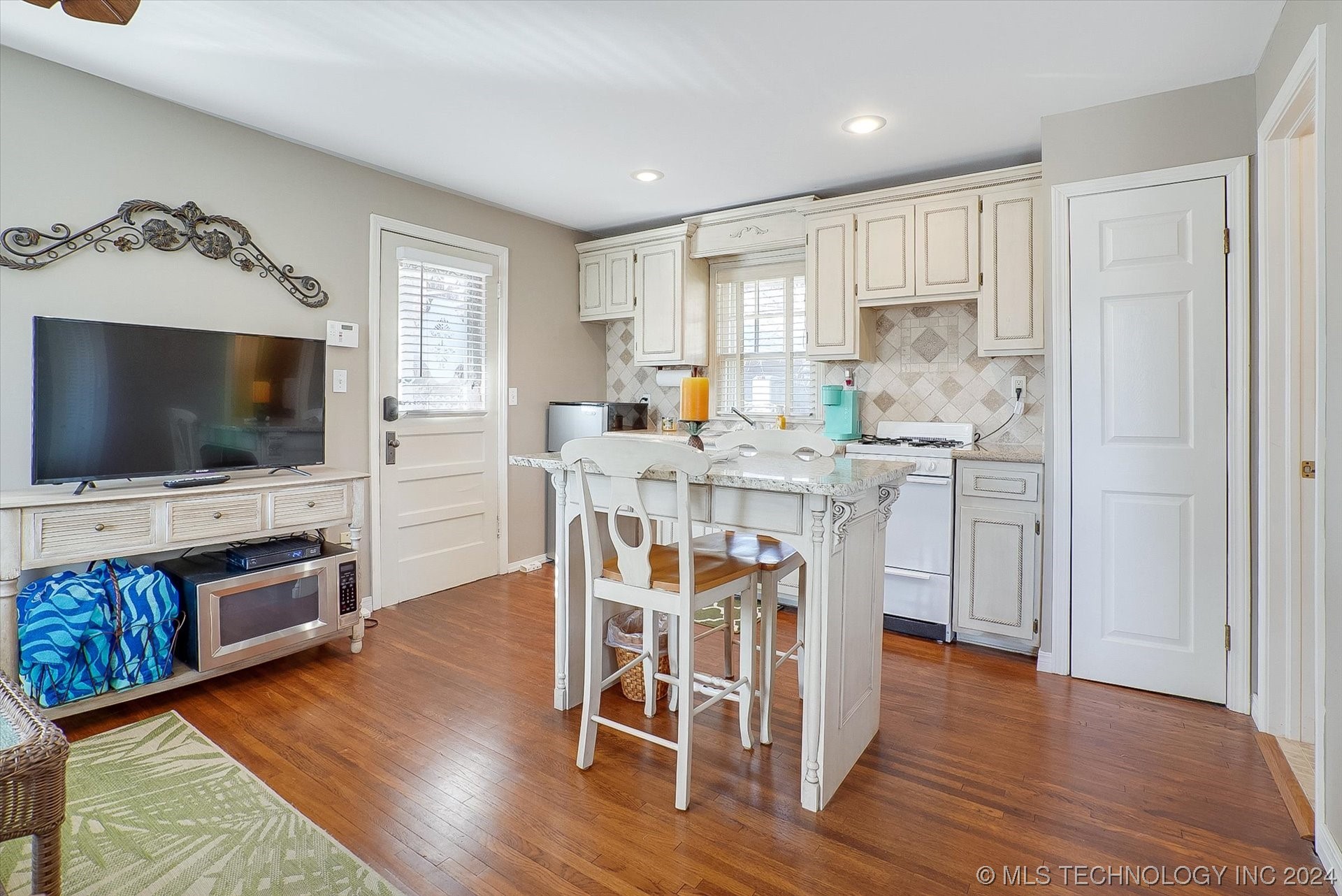 1253 E 27th Street
