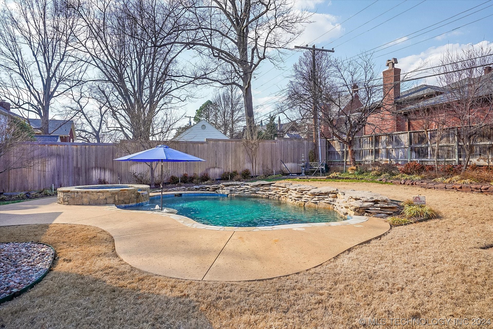 1253 E 27th Street