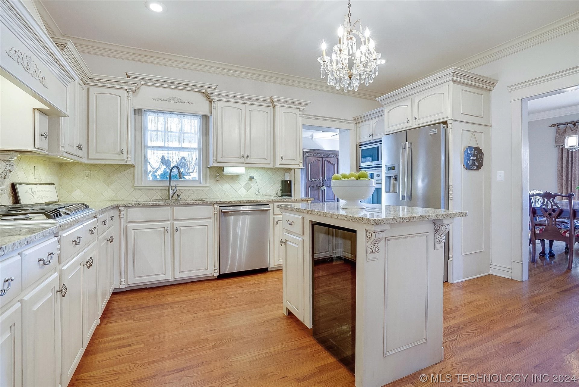 1253 E 27th Street