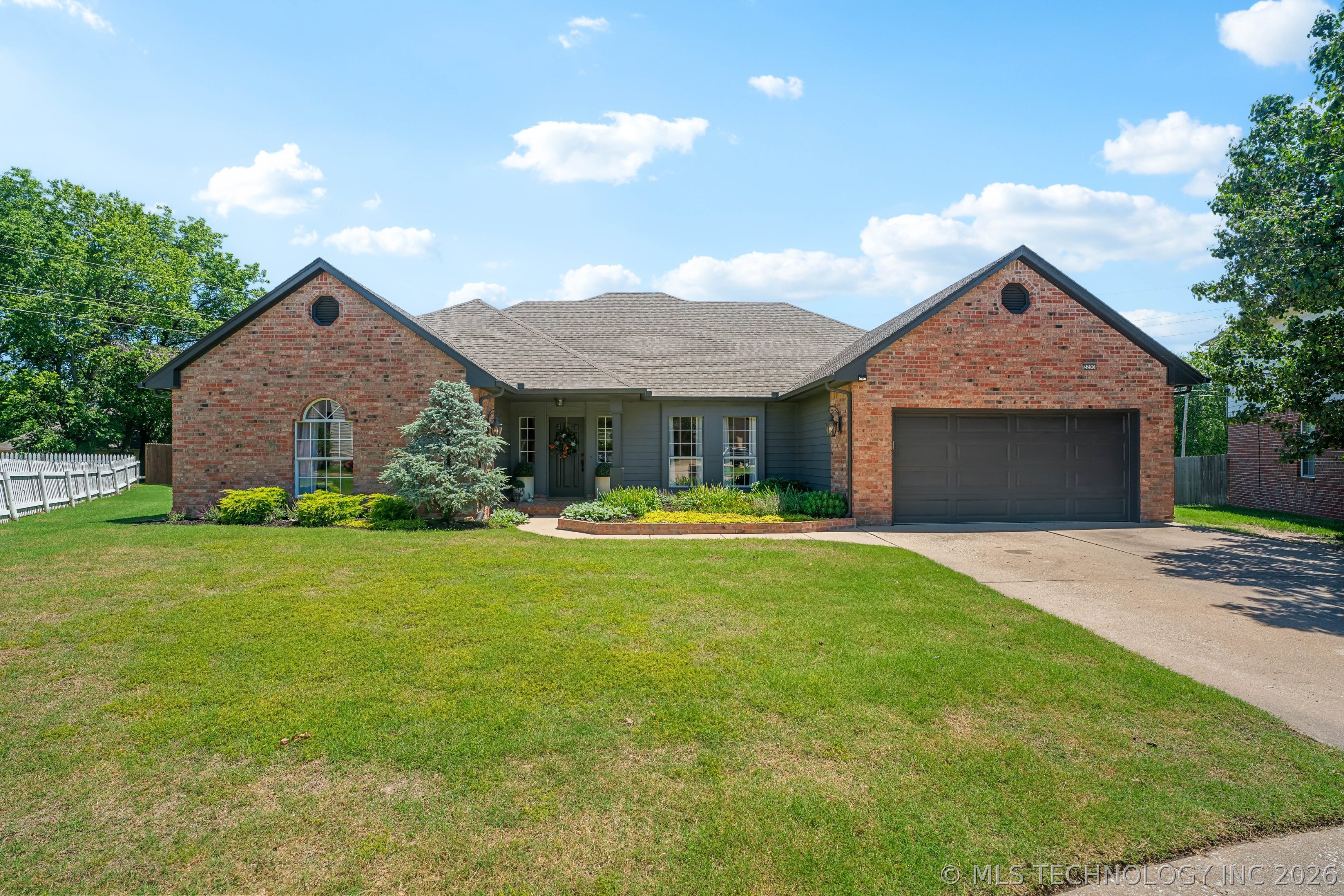 2200 W Vicksburg Street