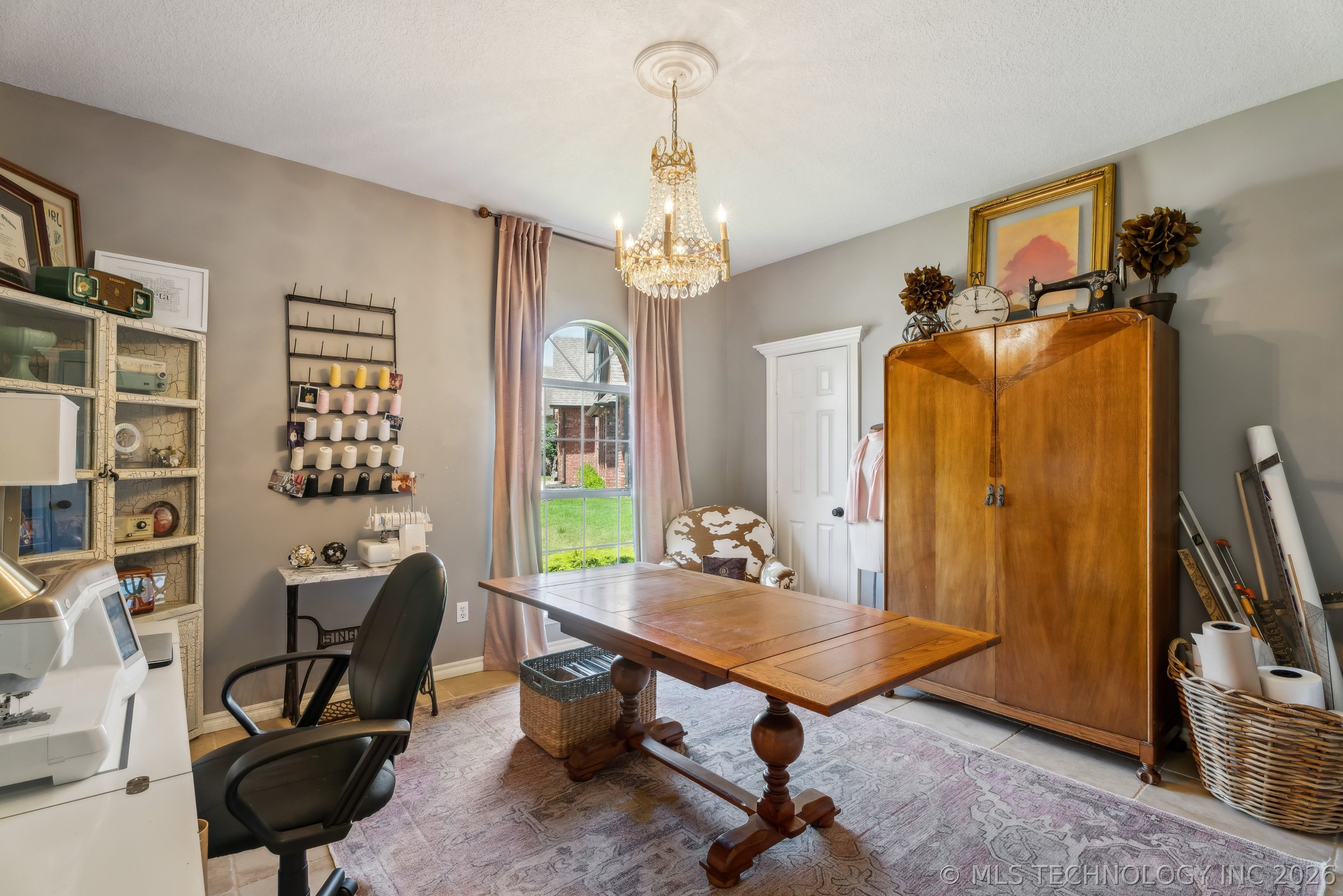 2200 W Vicksburg Street