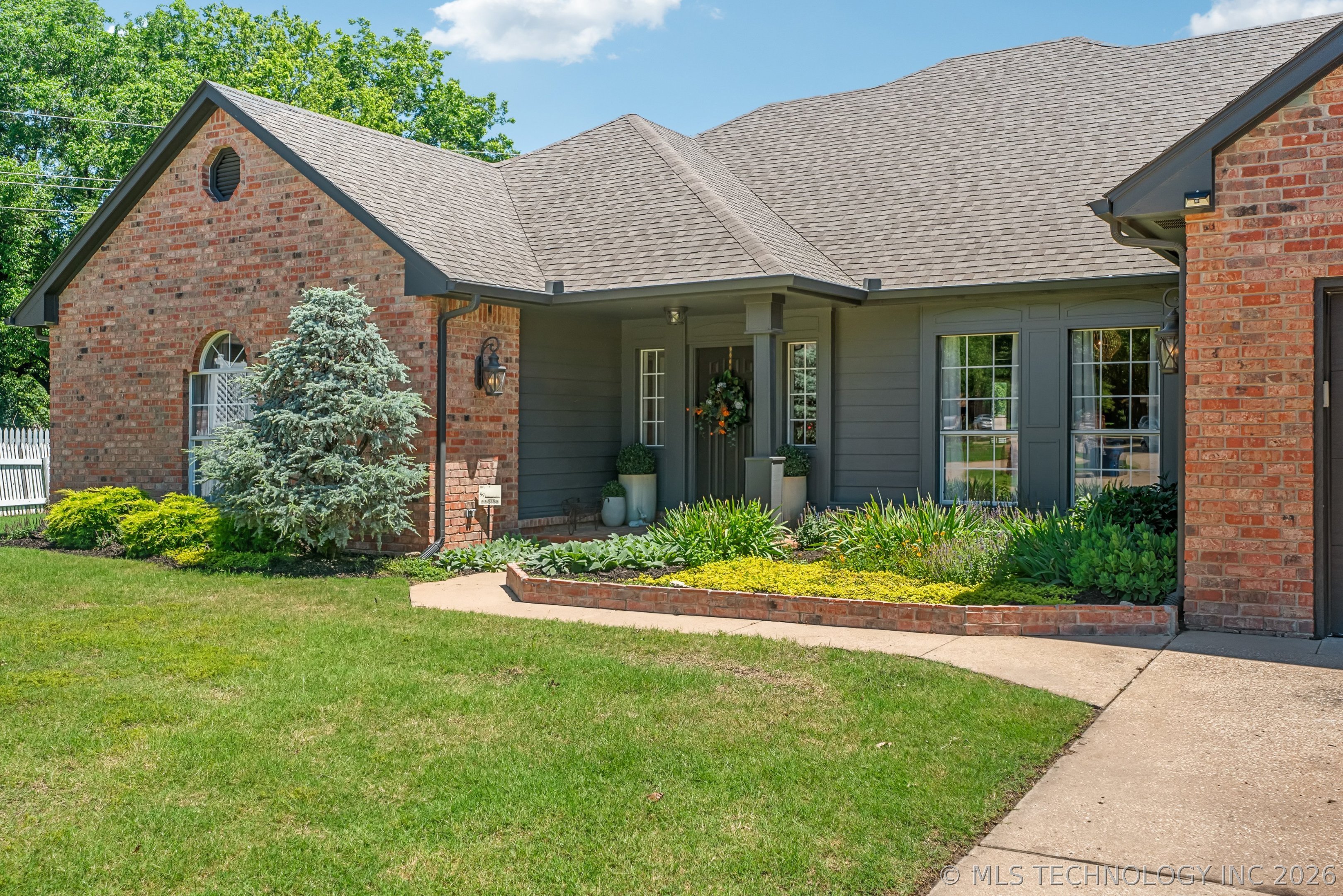 2200 W Vicksburg Street