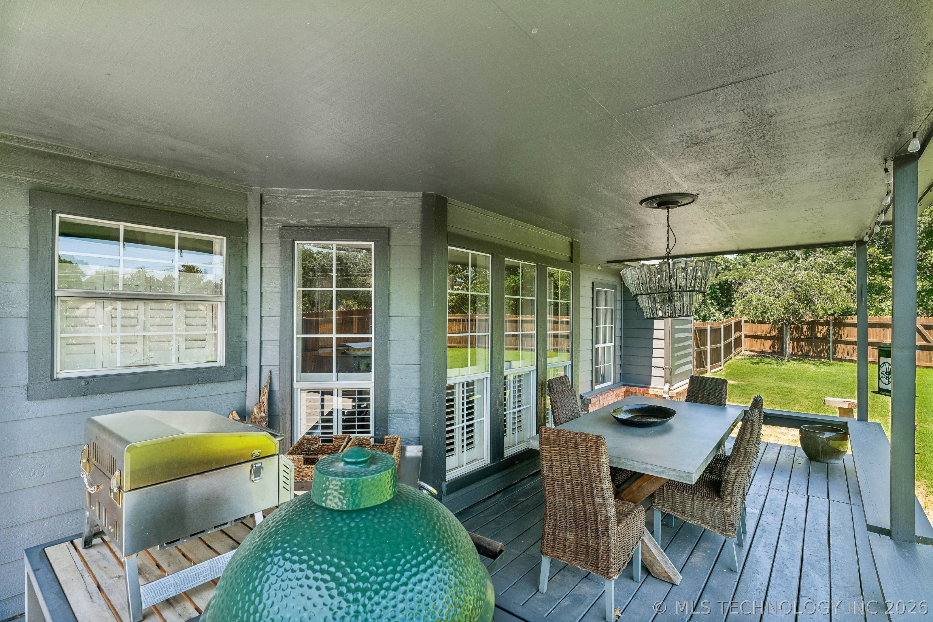 2200 W Vicksburg Street