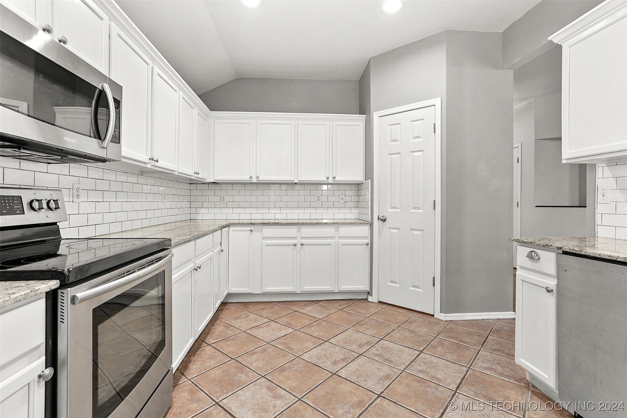 19529 E 46th Street S