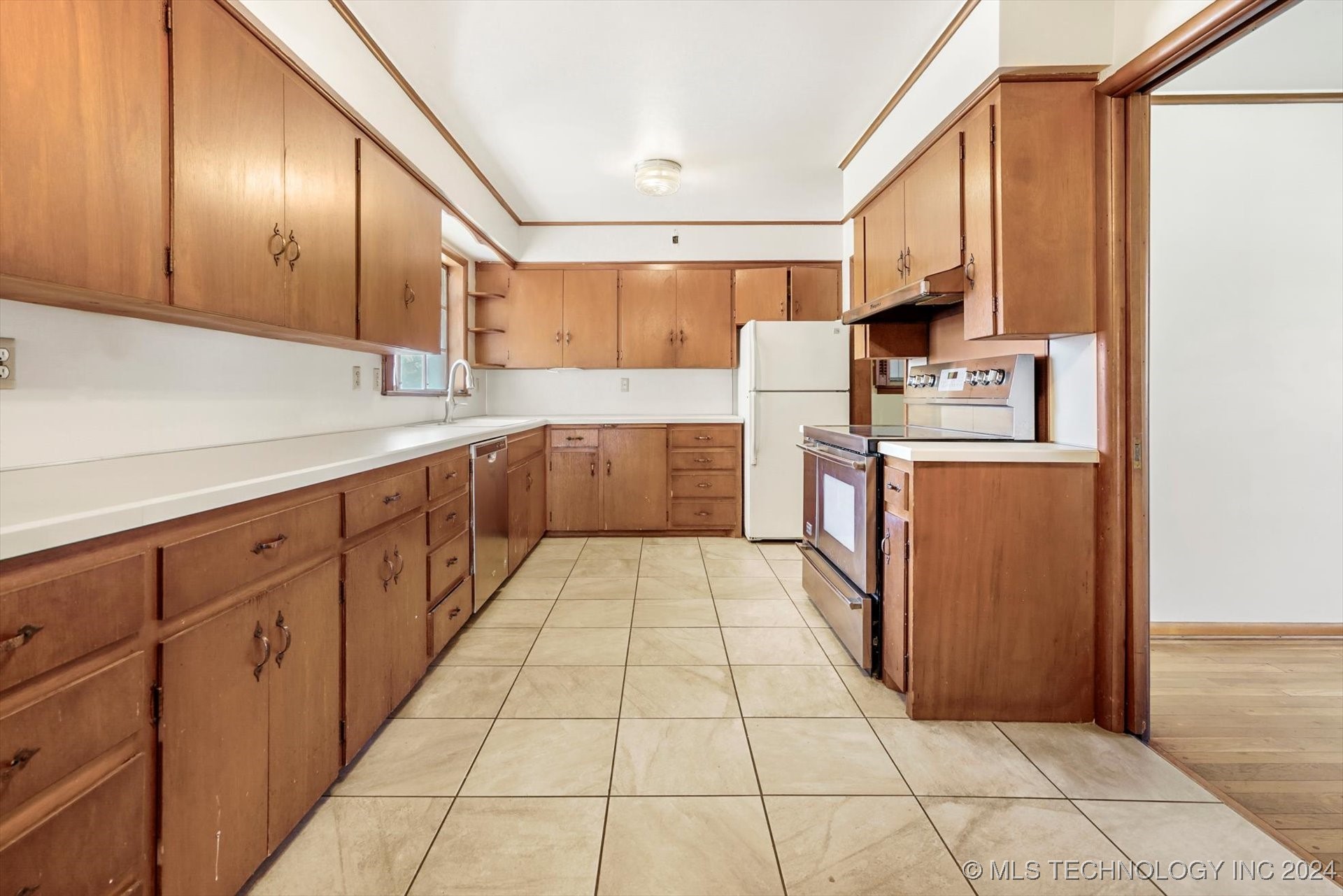 1706 W Latimer Place