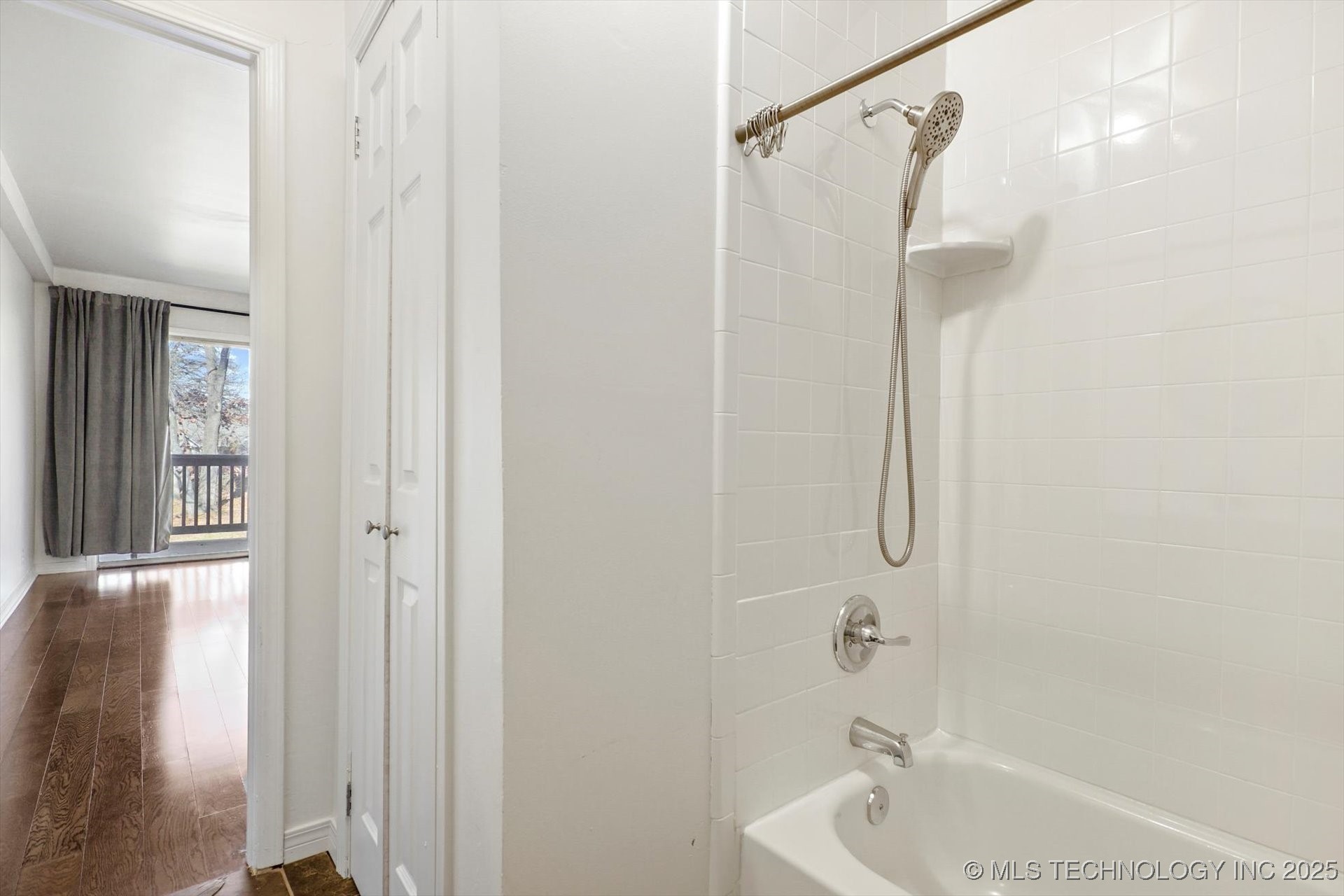 3434 E 75th Place
