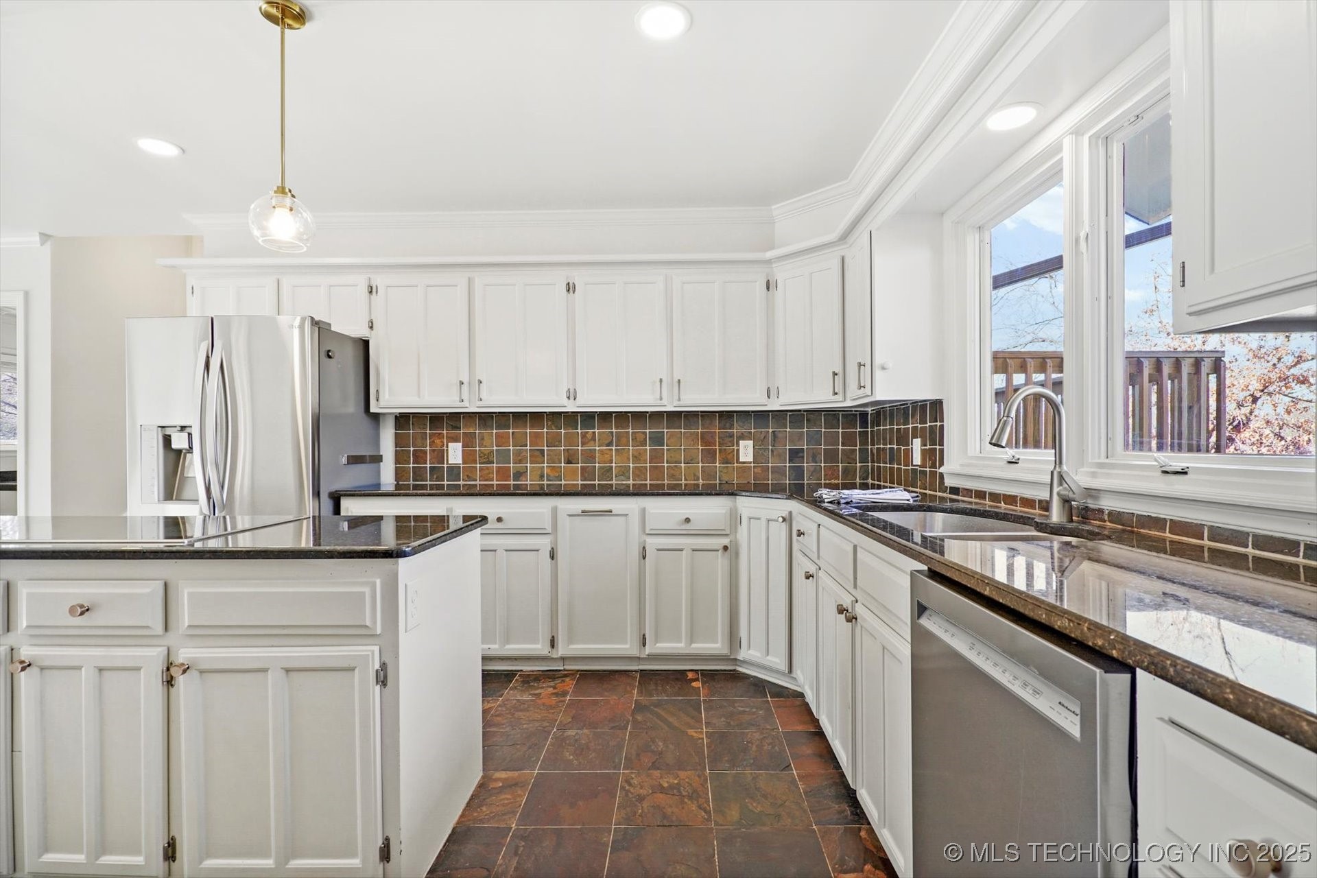 3434 E 75th Place