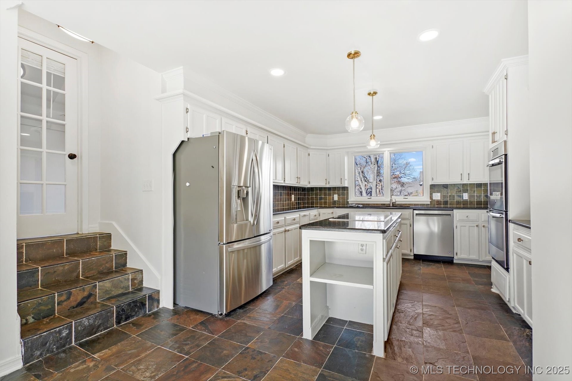 3434 E 75th Place
