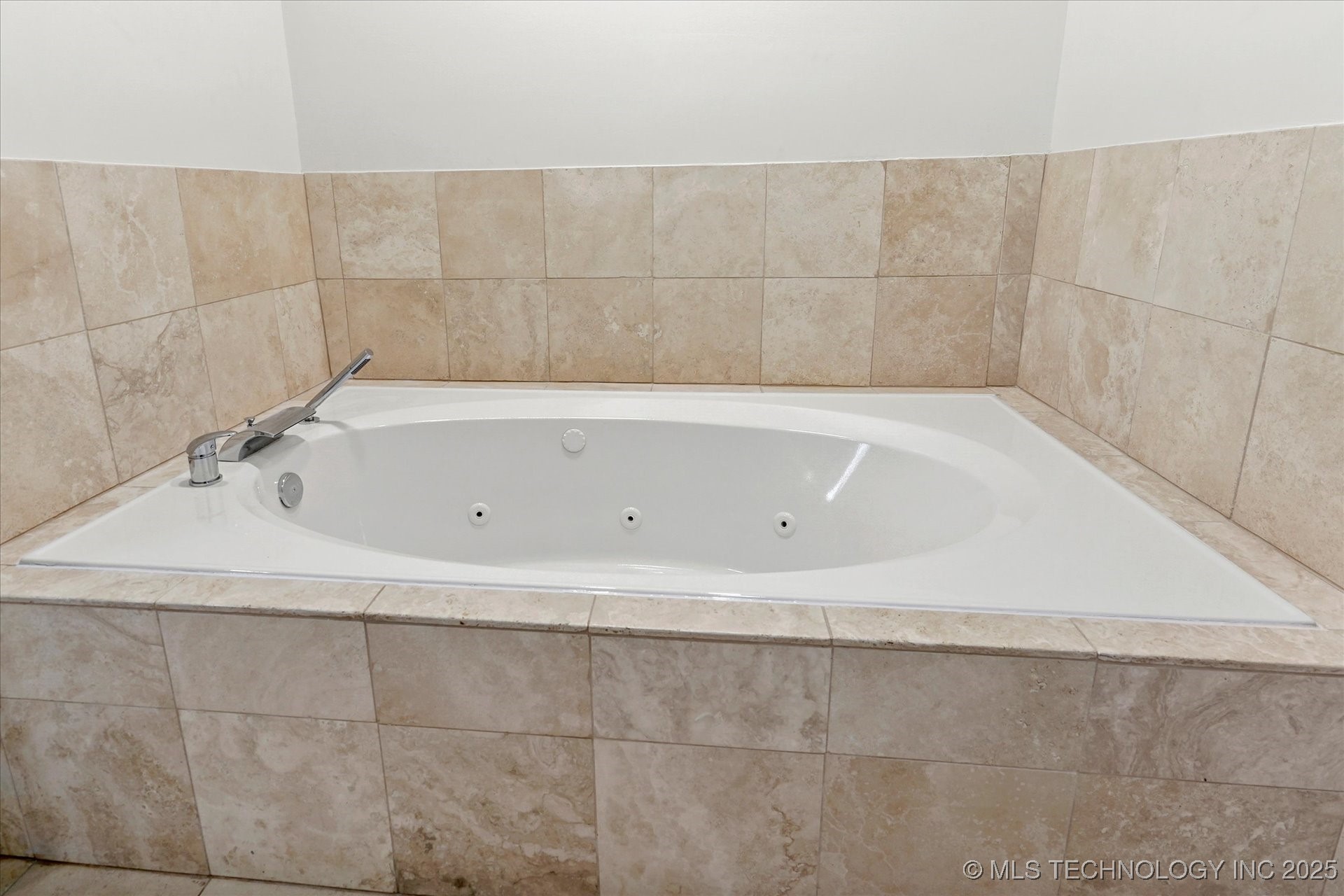 3434 E 75th Place