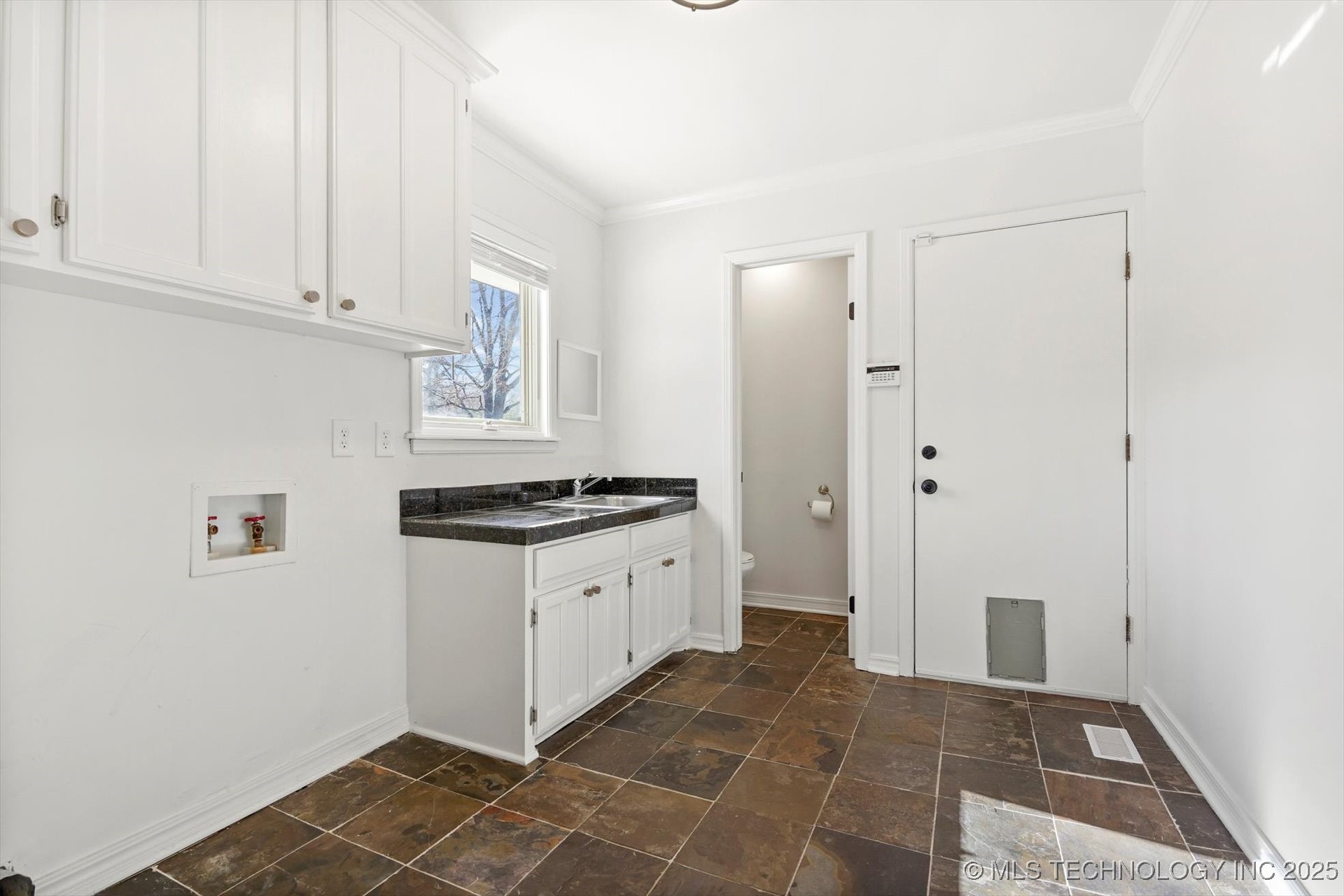 3434 E 75th Place