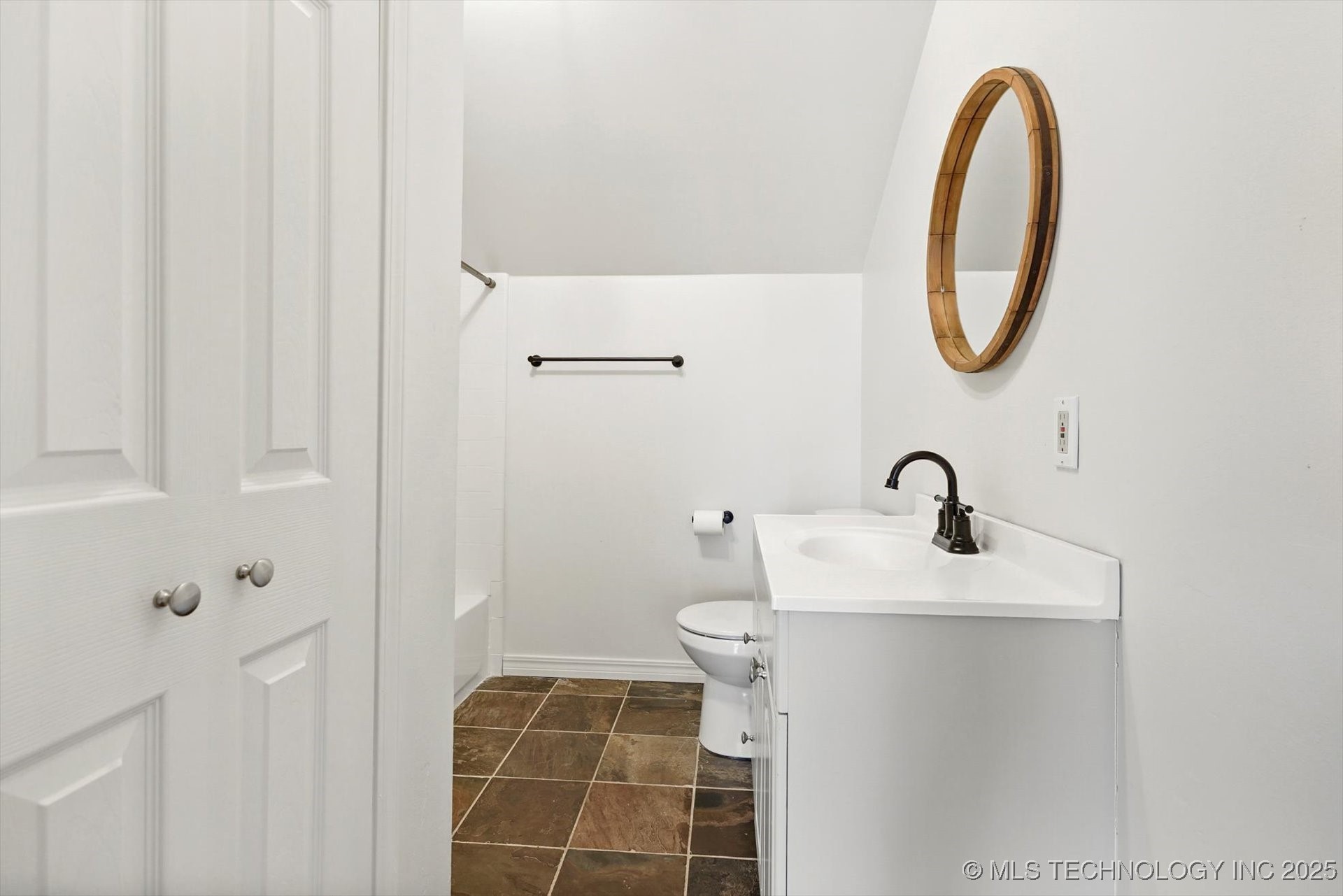 3434 E 75th Place