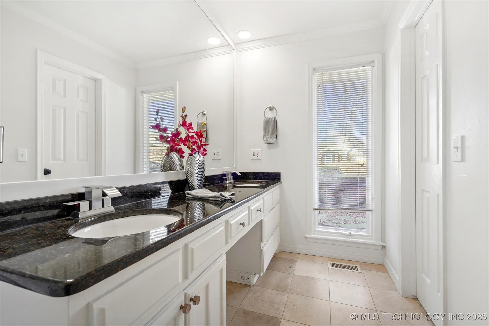 3434 E 75th Place