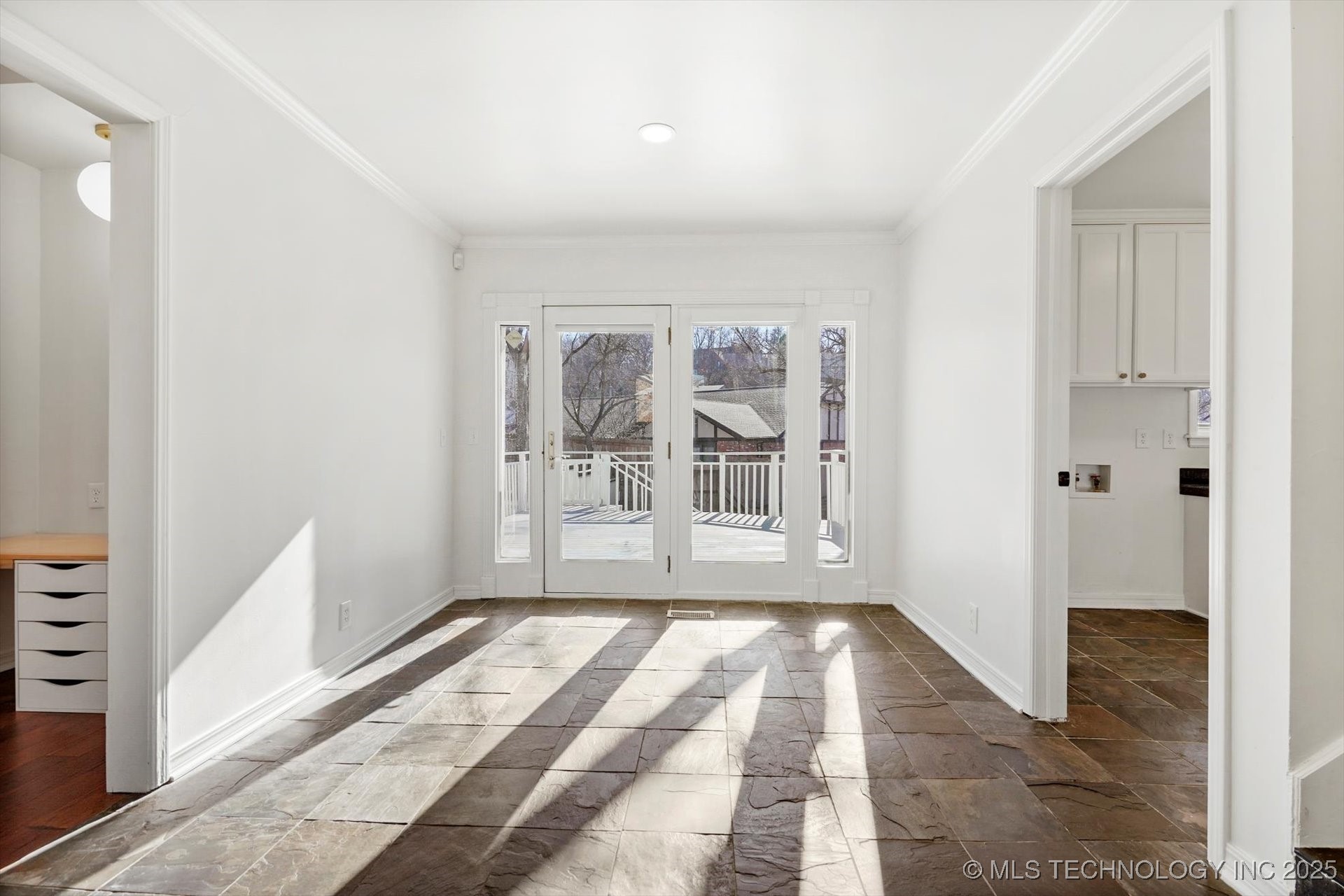 3434 E 75th Place