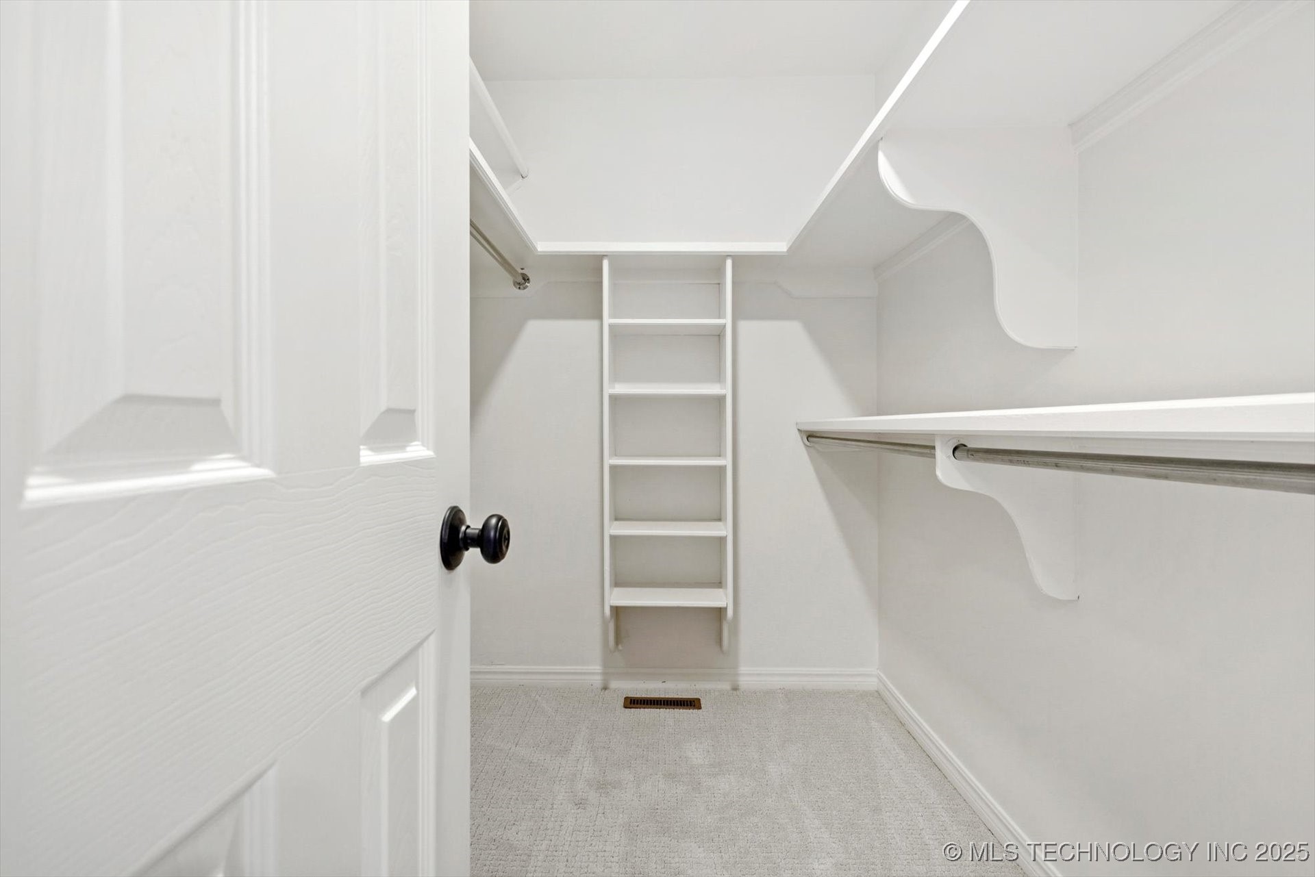 3434 E 75th Place