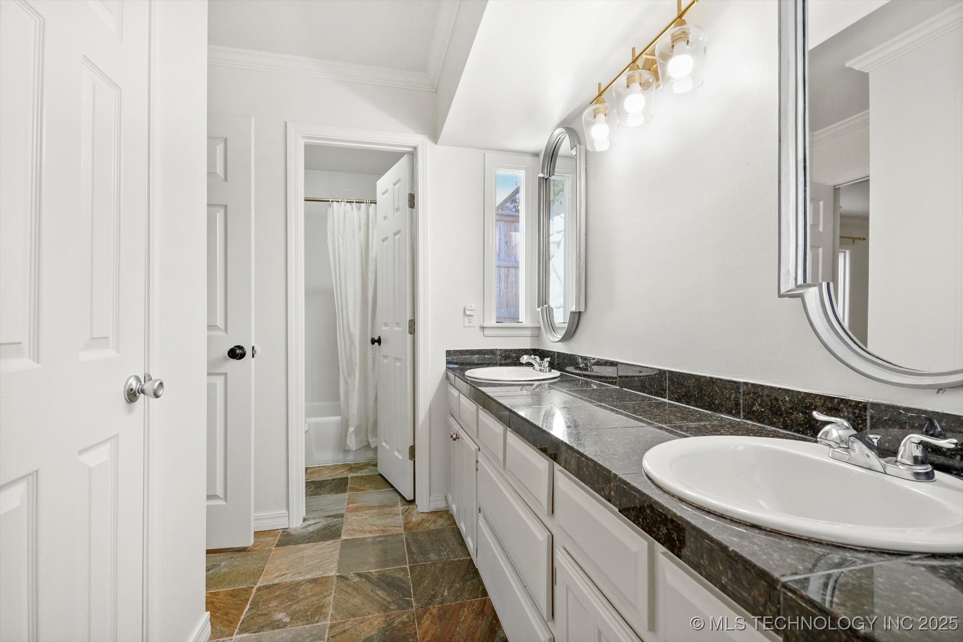 3434 E 75th Place