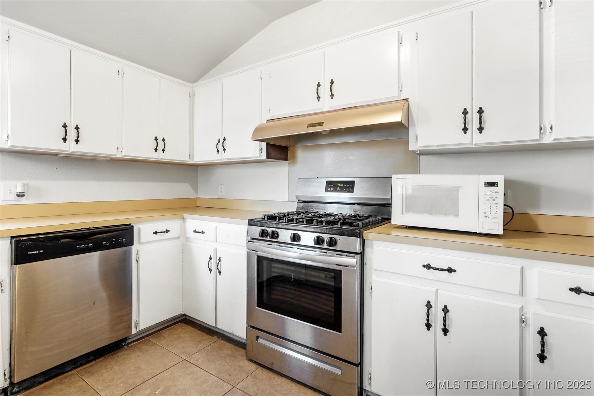 1505 E 54TH Place S