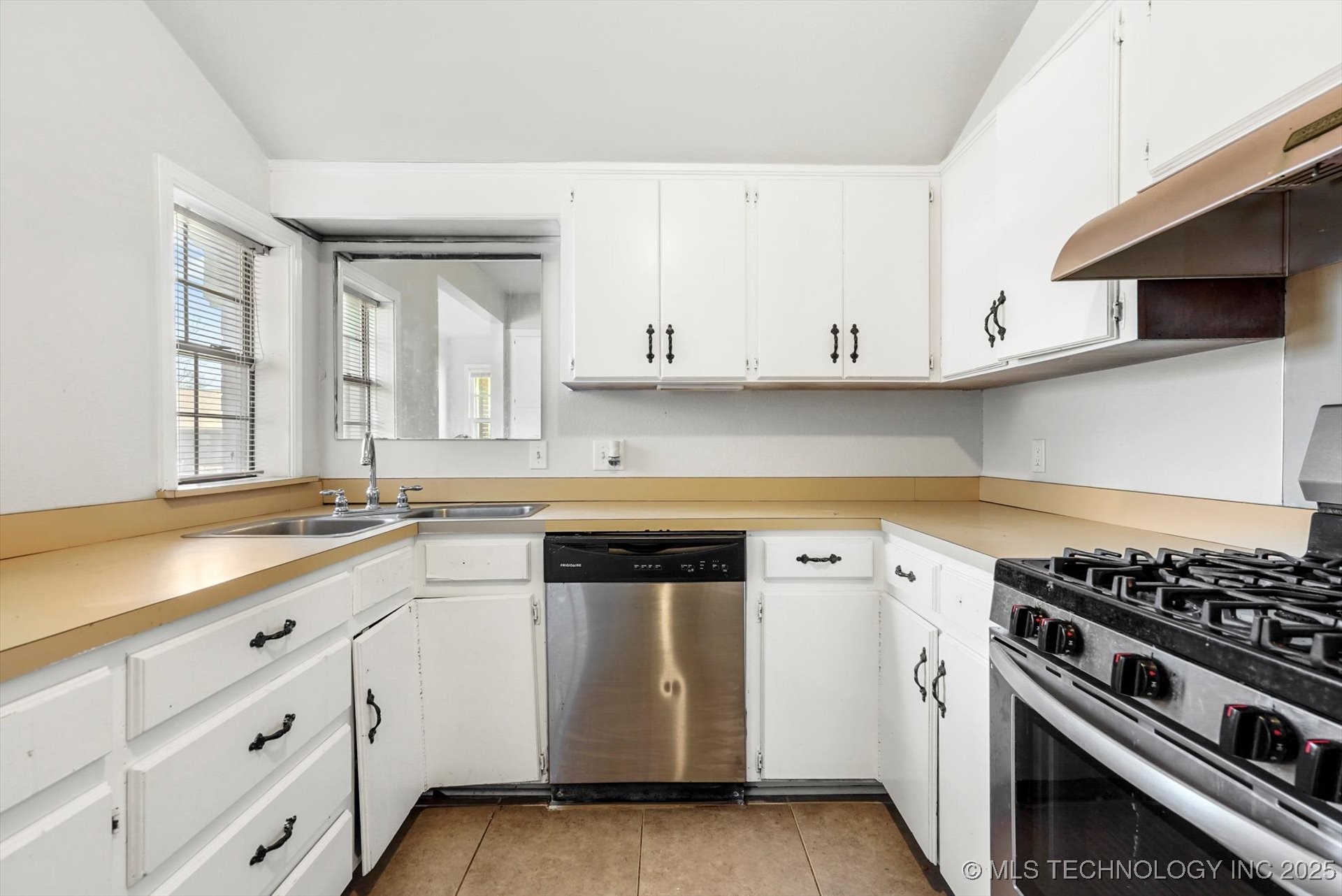 1505 E 54TH Place S