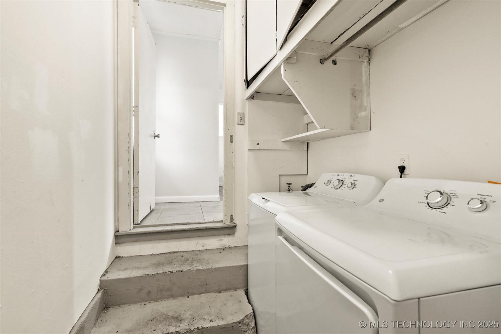 1505 E 54TH Place S