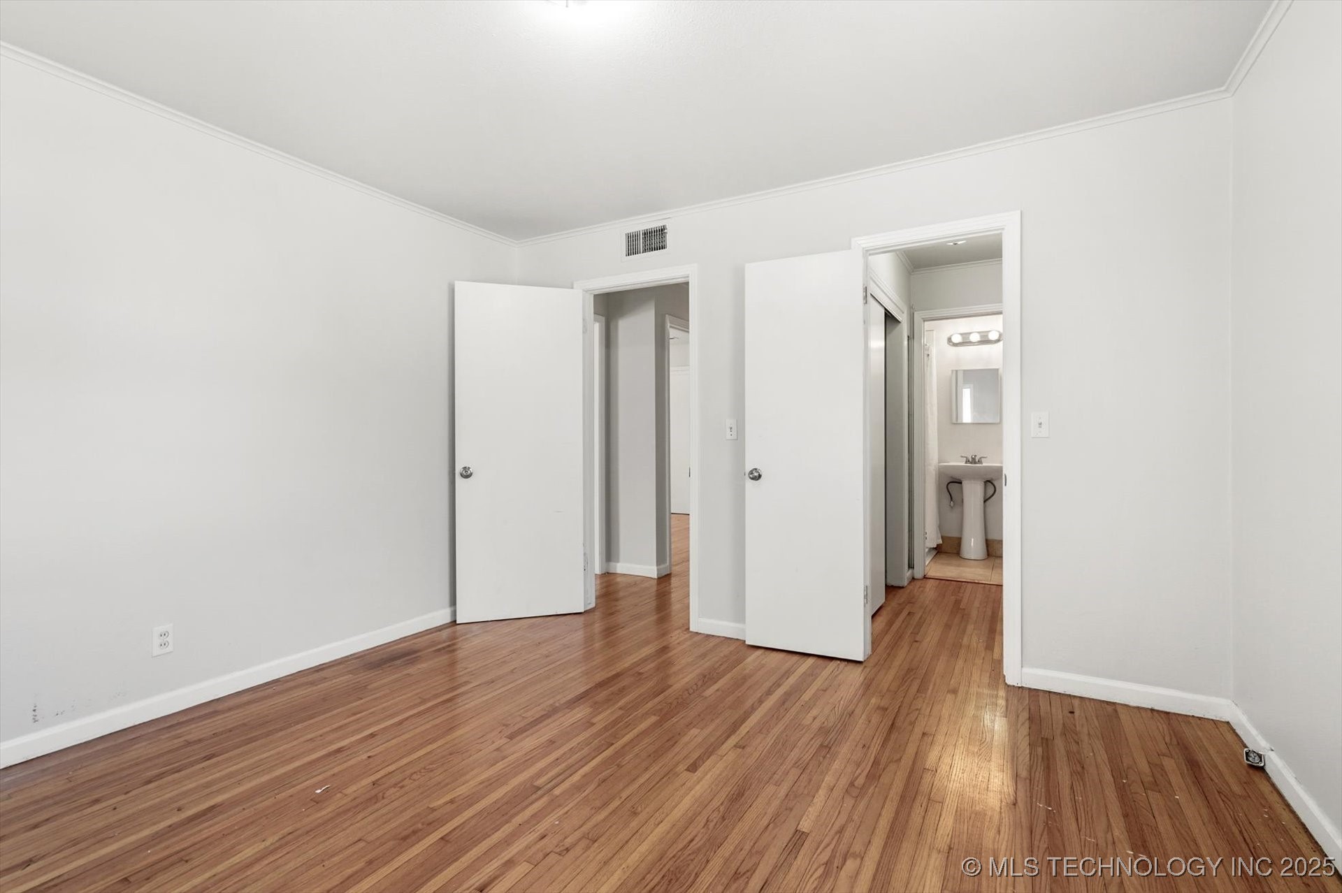 1505 E 54TH Place S