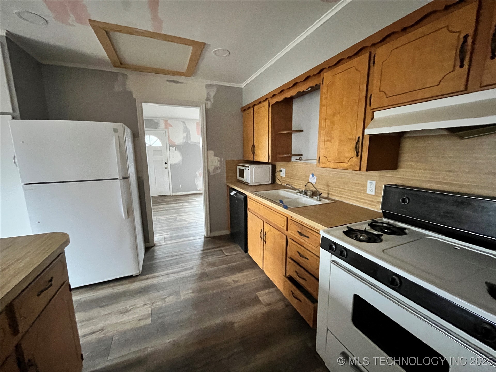 5104 E Cameron Street