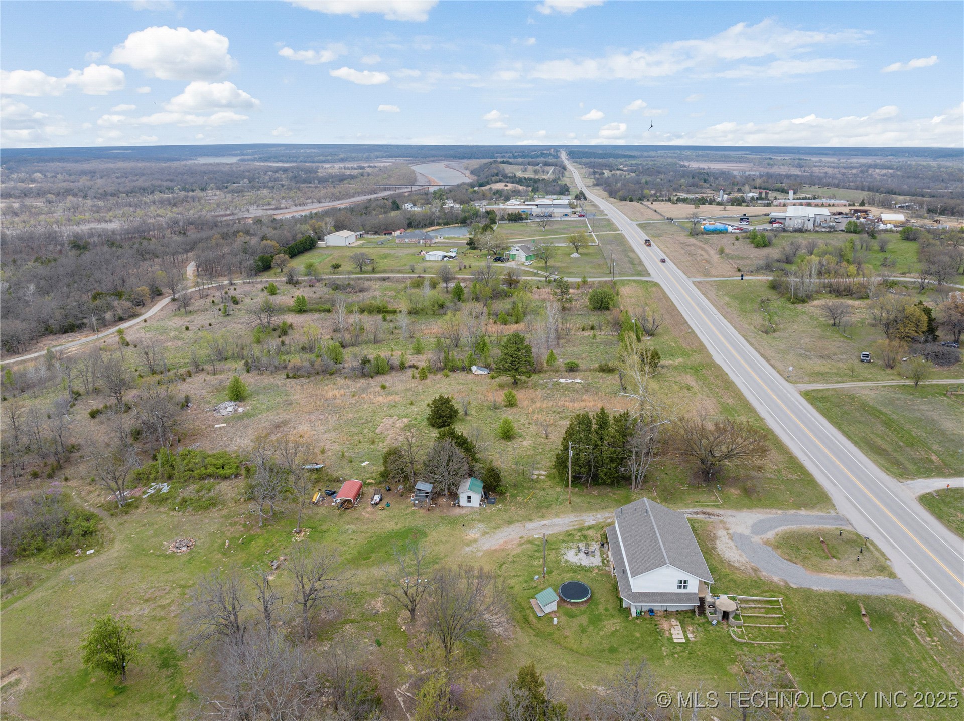 2482 N Highway 48 Highway