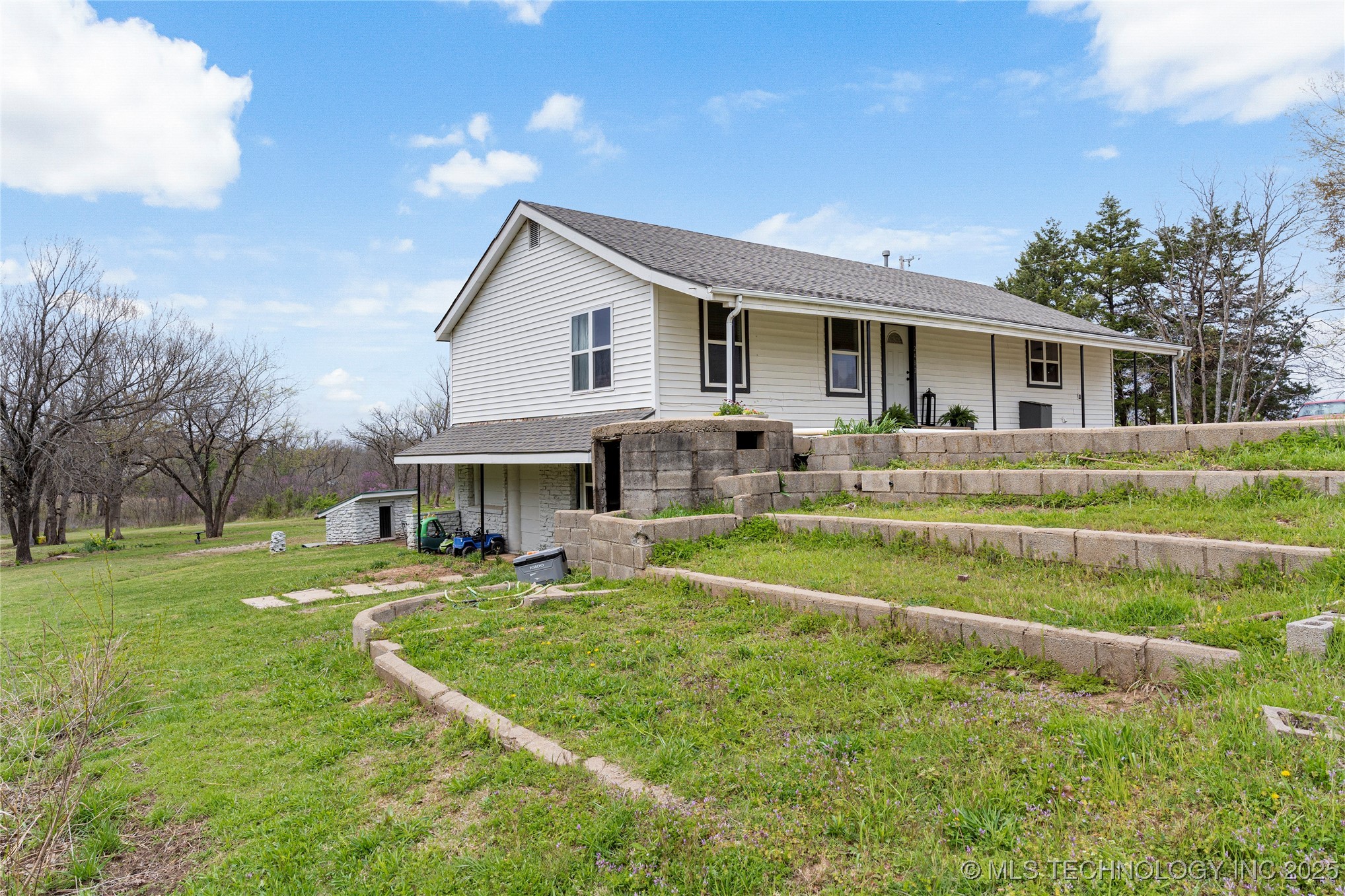 2482 N Highway 48 Highway