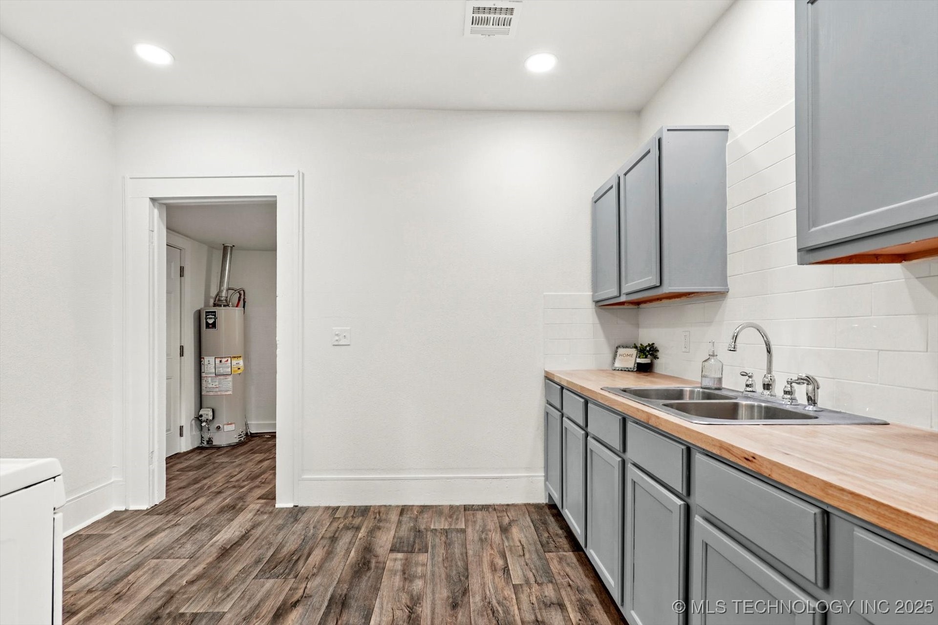 722 S Hughes Avenue