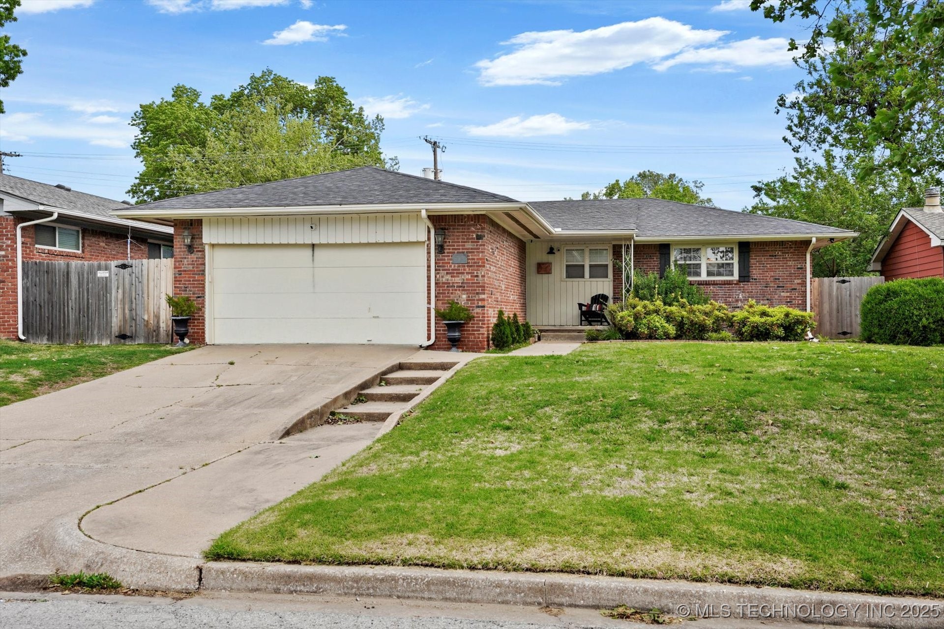 5729 E 25th Place