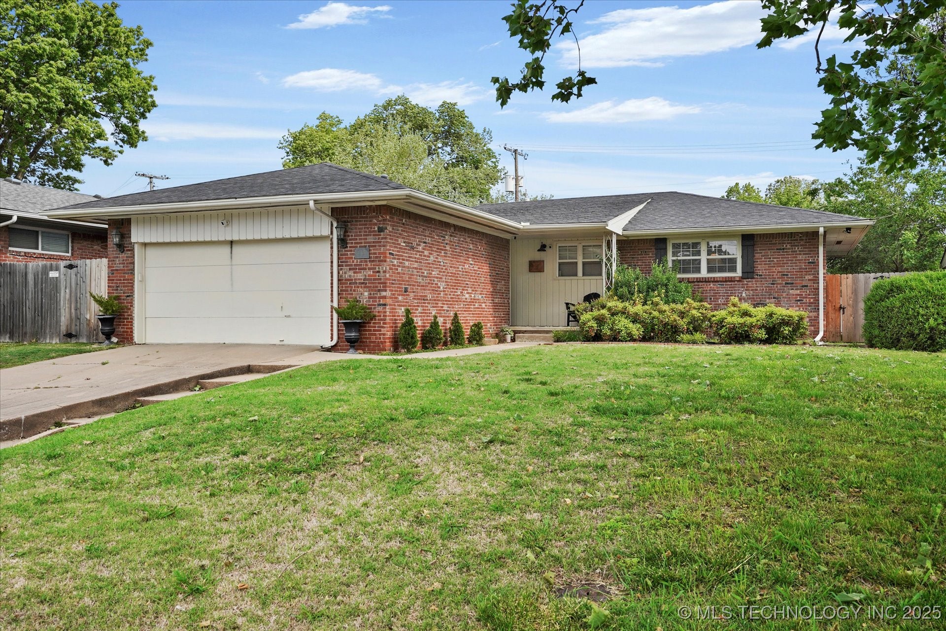 5729 E 25th Place
